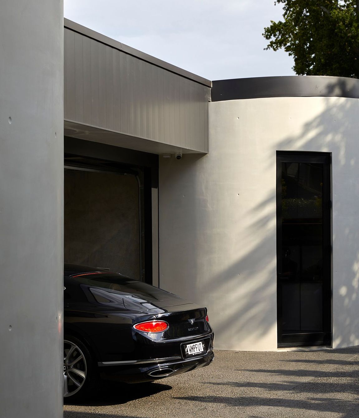 Lin House: how to build an innovative concrete wall with bamboo