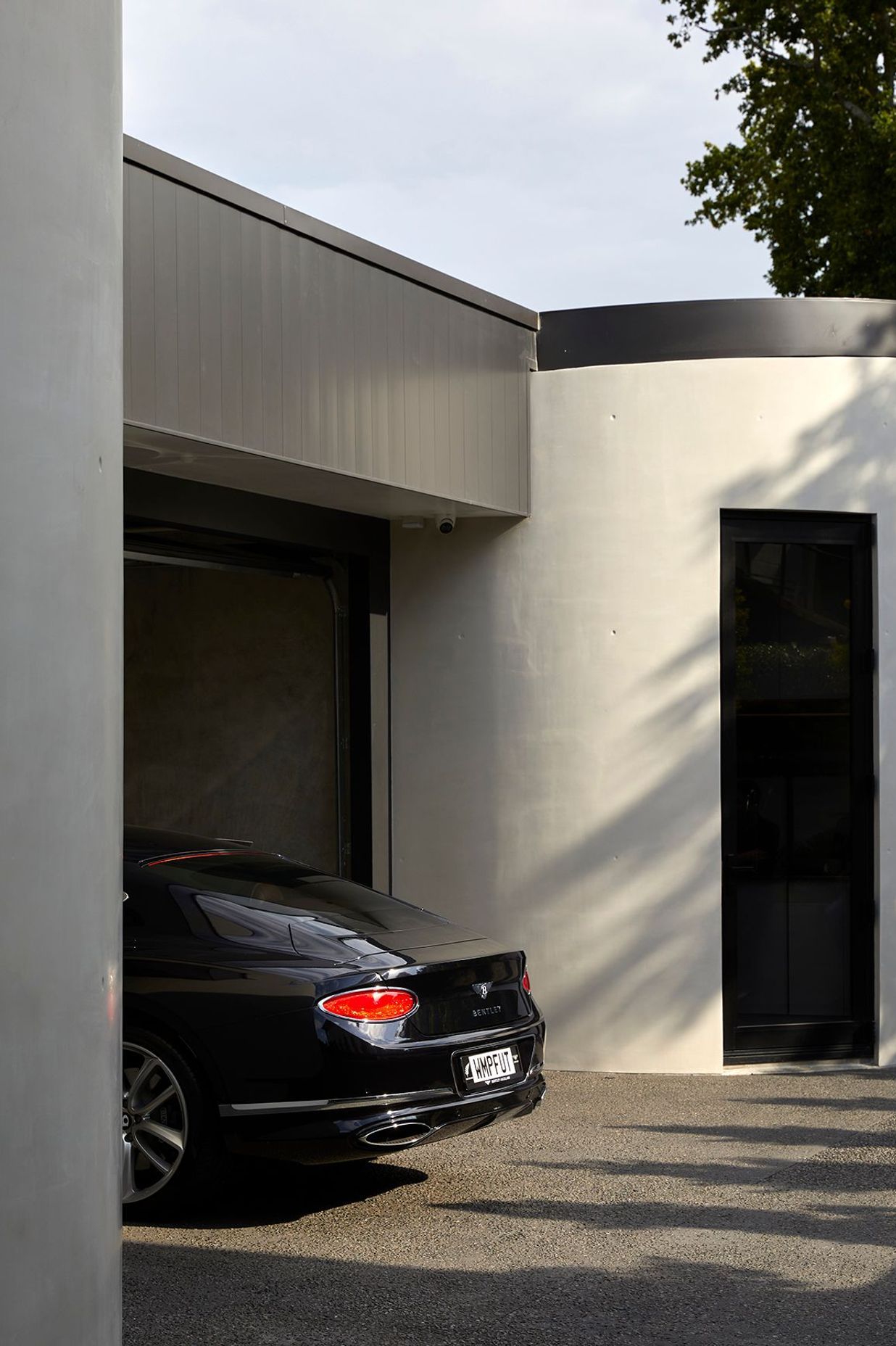 Lin House: how to build an innovative concrete wall with bamboo