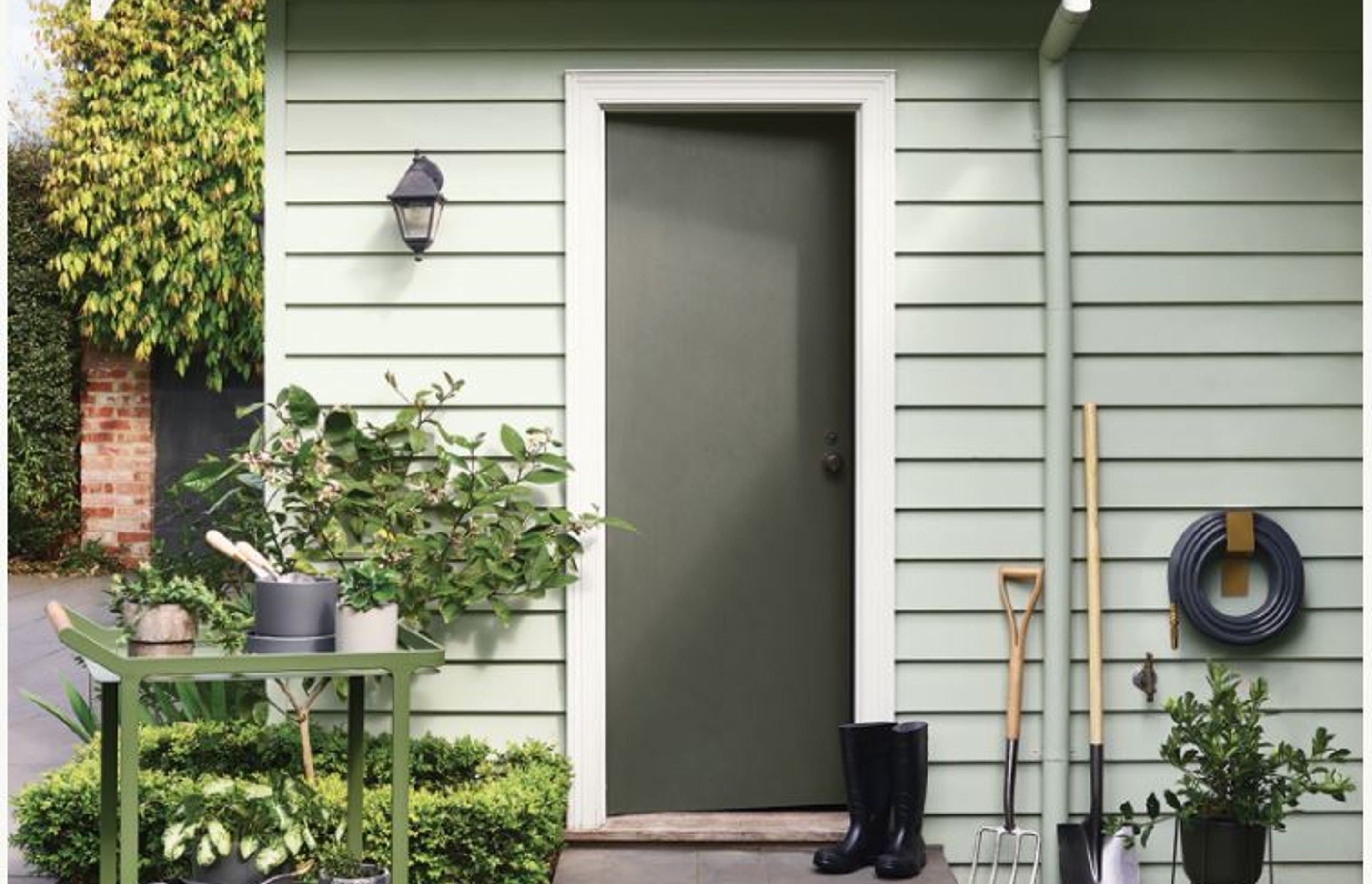 Changing the outdoor area – this is the perfect time to paint!