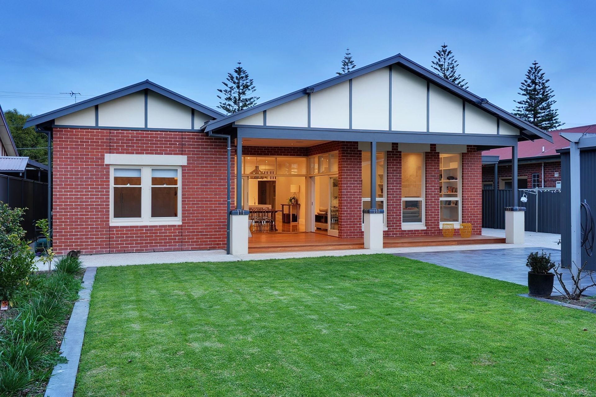 Bungalows and bungalow style homes shot up all over Australia in the 1920's. Featured Project: Gentlemans Bungalow Glenelg East by Yvonne Svensson Architect