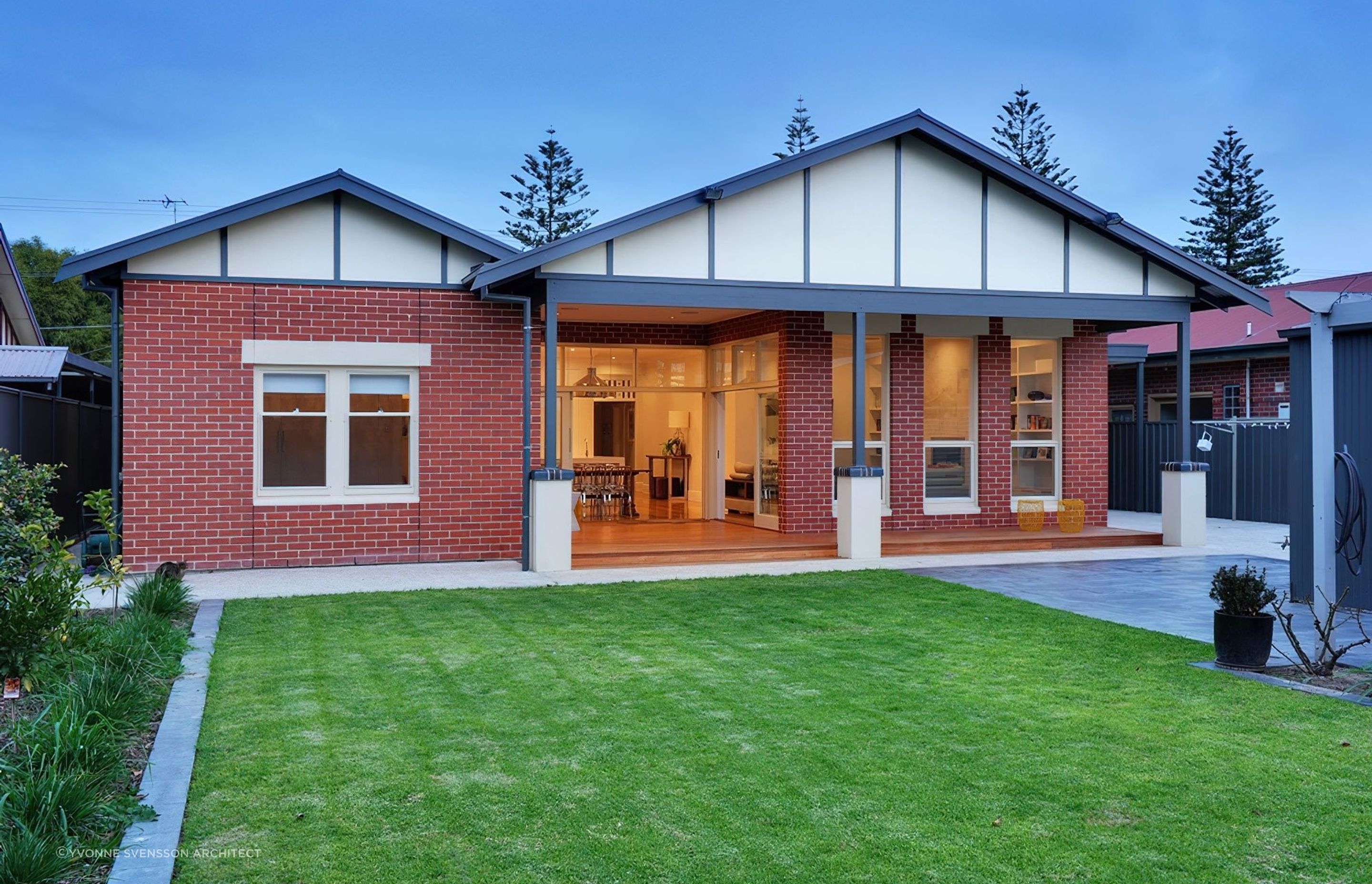 Bungalows and bungalow style homes shot up all over Australia in the 1920's. Featured Project: Gentlemans Bungalow Glenelg East by Yvonne Svensson Architect