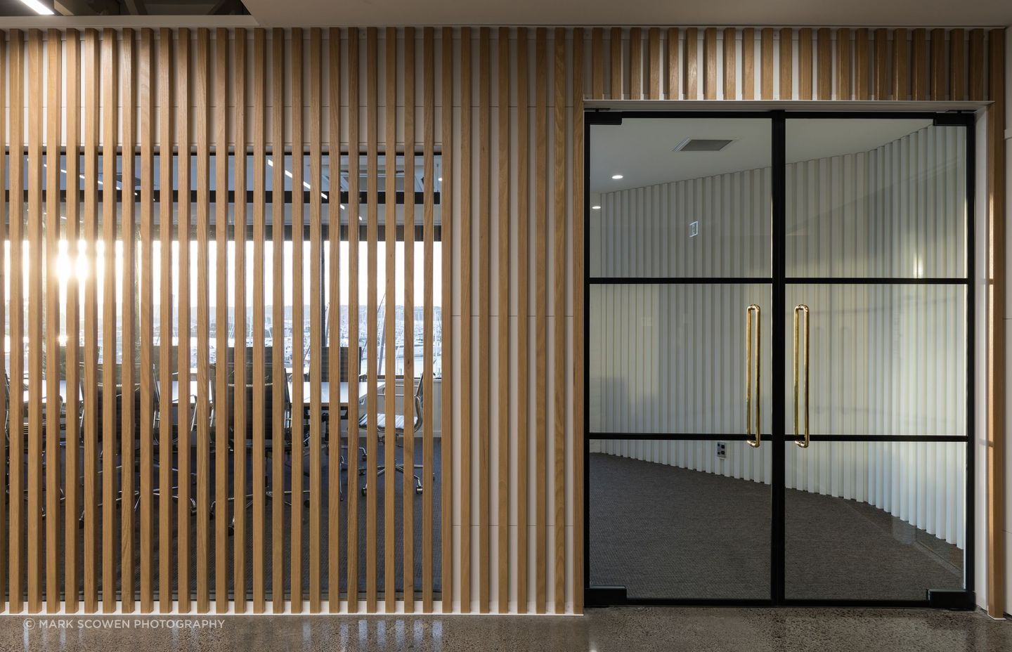Specified by Cubicon Interiors for the JC Decaux offices, the HB2240 D-Pull is manufactured in solid brass and comes in three lengths—300mm, 600mm and 1200mm. The finish chosen for the JC Decaux fit-out was unlacquered polished brass.