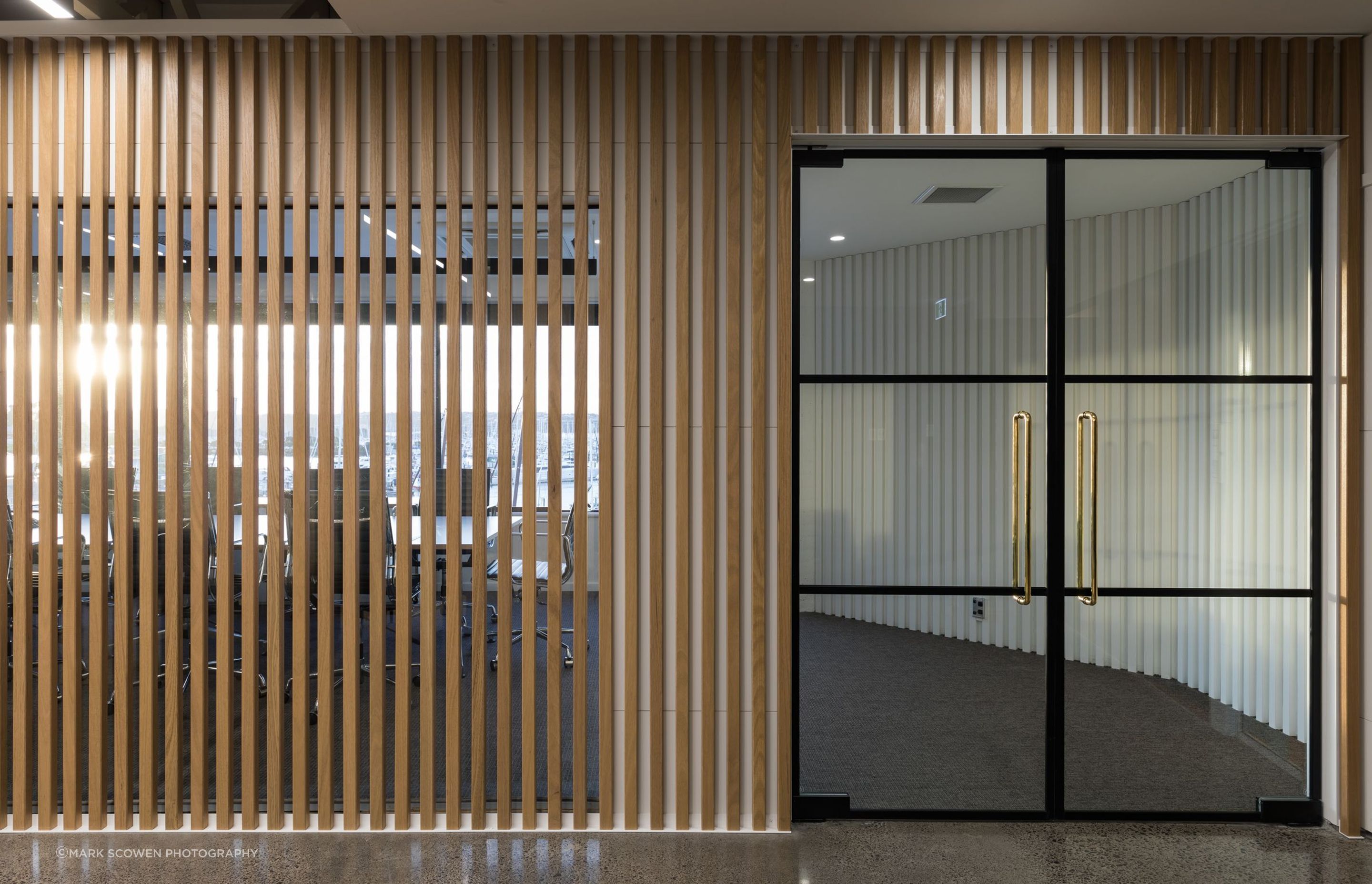 Specified by Cubicon Interiors for the JC Decaux offices, the HB2240 D-Pull is manufactured in solid brass and comes in three lengths—300mm, 600mm and 1200mm. The finish chosen for the JC Decaux fit-out was unlacquered polished brass.