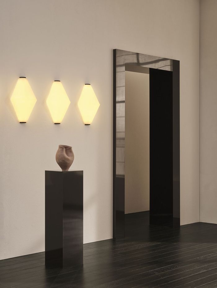 Single Helium Wall Mounted Light