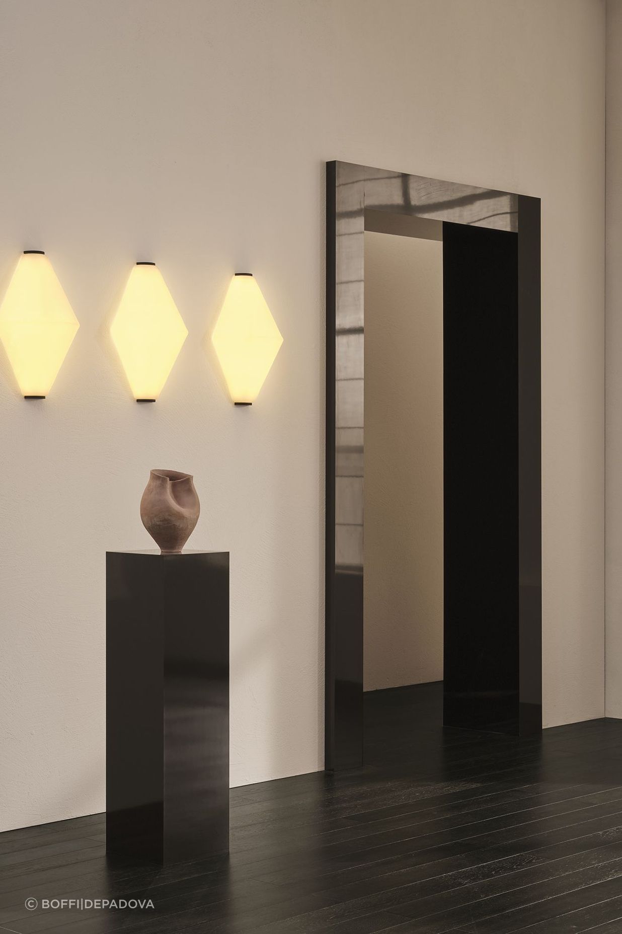 Single Helium Wall Mounted Light
