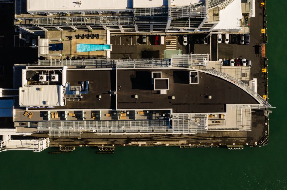 After 20 years, the hotel was in need of a new roof to replace the original membrane-on-plywood one. The decision was made to install a Viking WarmSpan system.