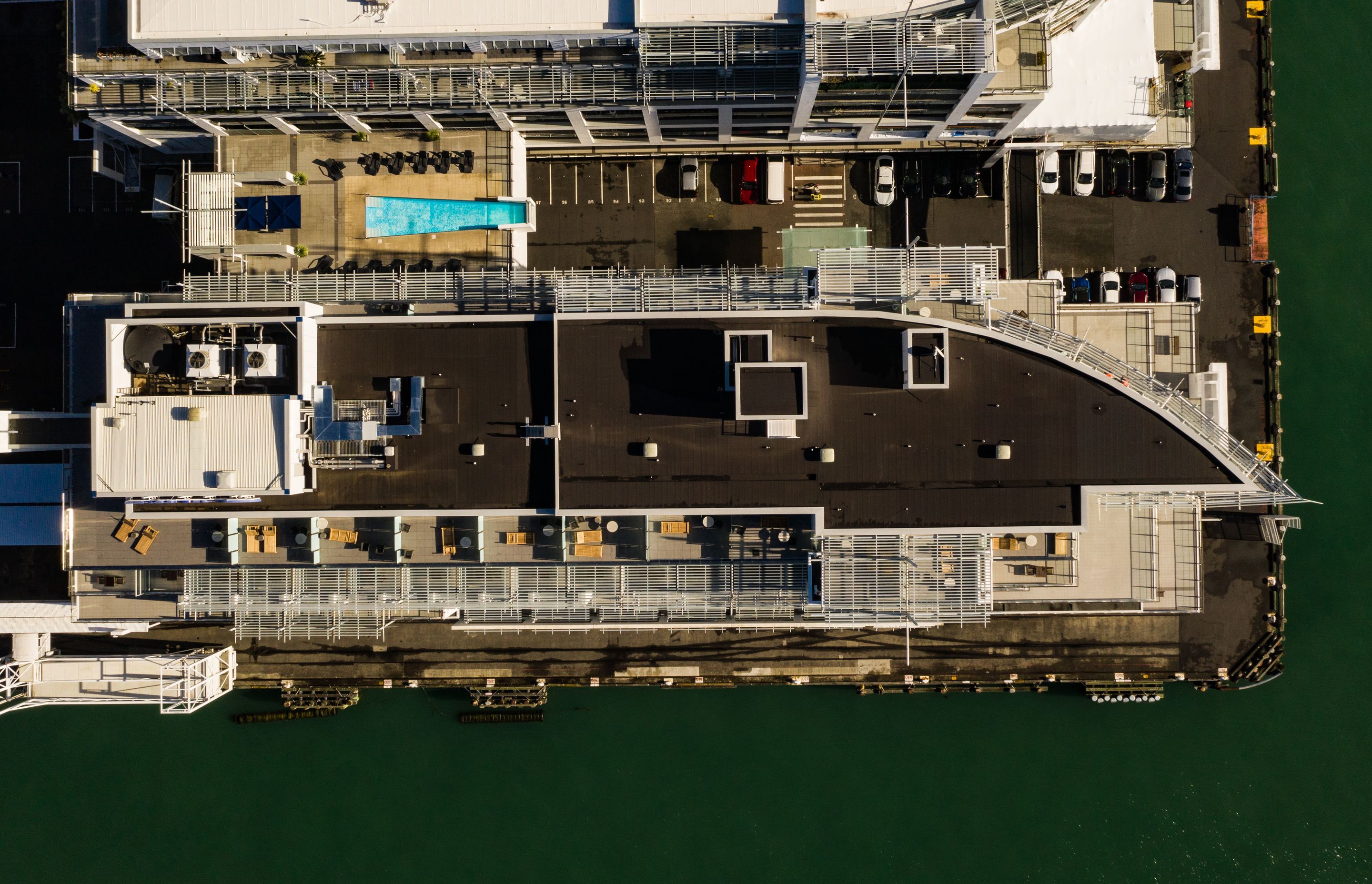 After 20 years, the hotel was in need of a new roof to replace the original membrane-on-plywood one. The decision was made to install a Viking WarmSpan system.
