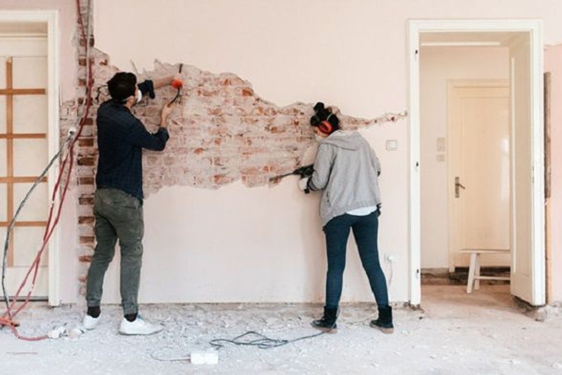 Should you Hire a Professional or DIY for Your Next Home Renovation?