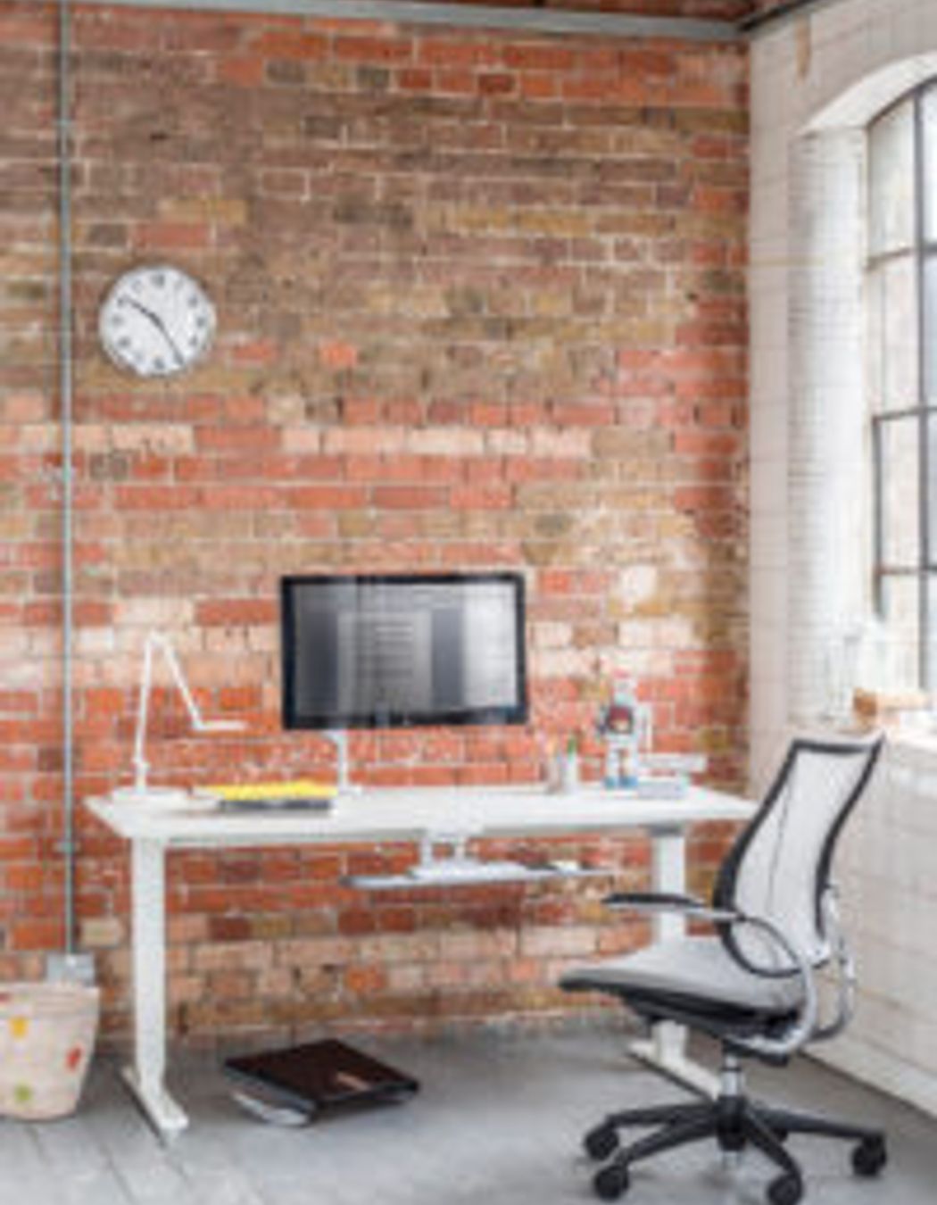 Humanscale Float height adjustable desk with Liberty chair