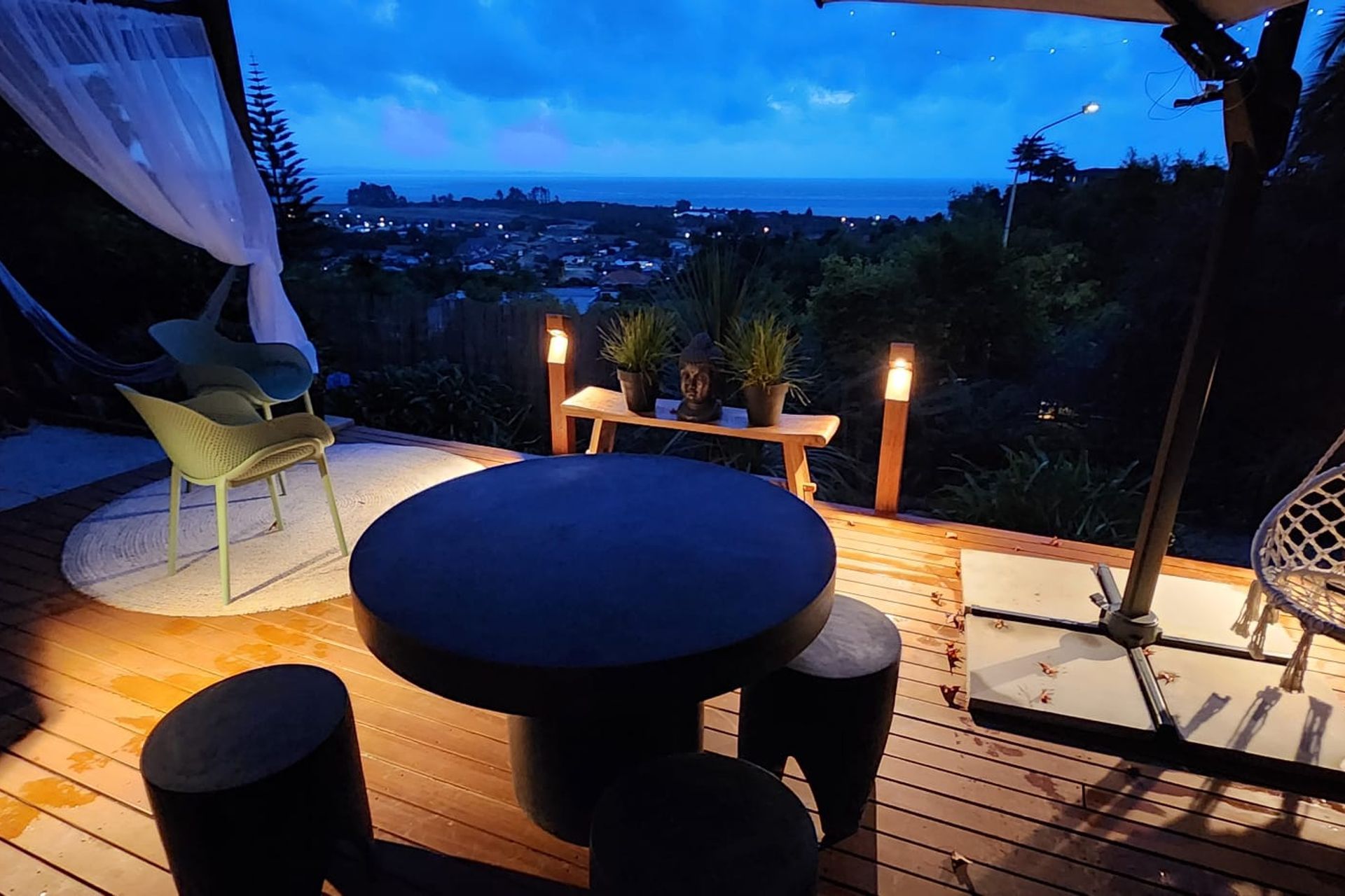 The outdoor entertainment area is beautifully illuminated with Switch Lighting’s new range of Bollards. Product:  Switch Lighting Pillar Light 2 SLBL120F Corner and Straight variants.