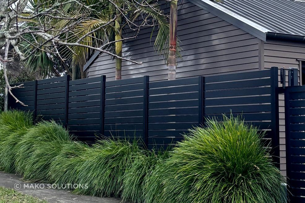 Mako Horizontal Slat aluminium fence