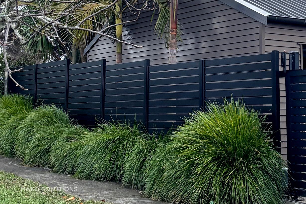 Mako Horizontal Slat aluminium fence