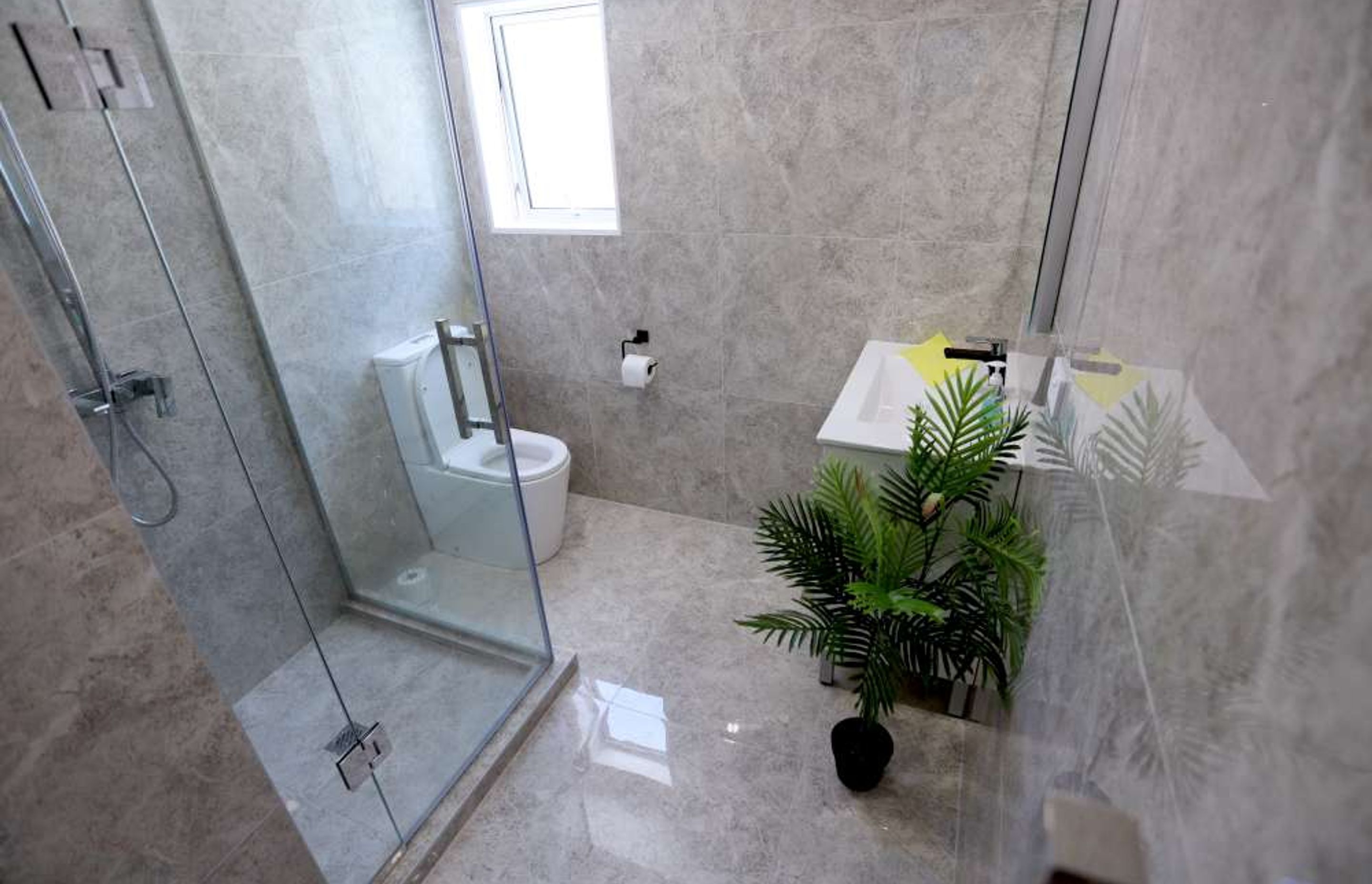 600 by 900 tiles used in this small bathroom