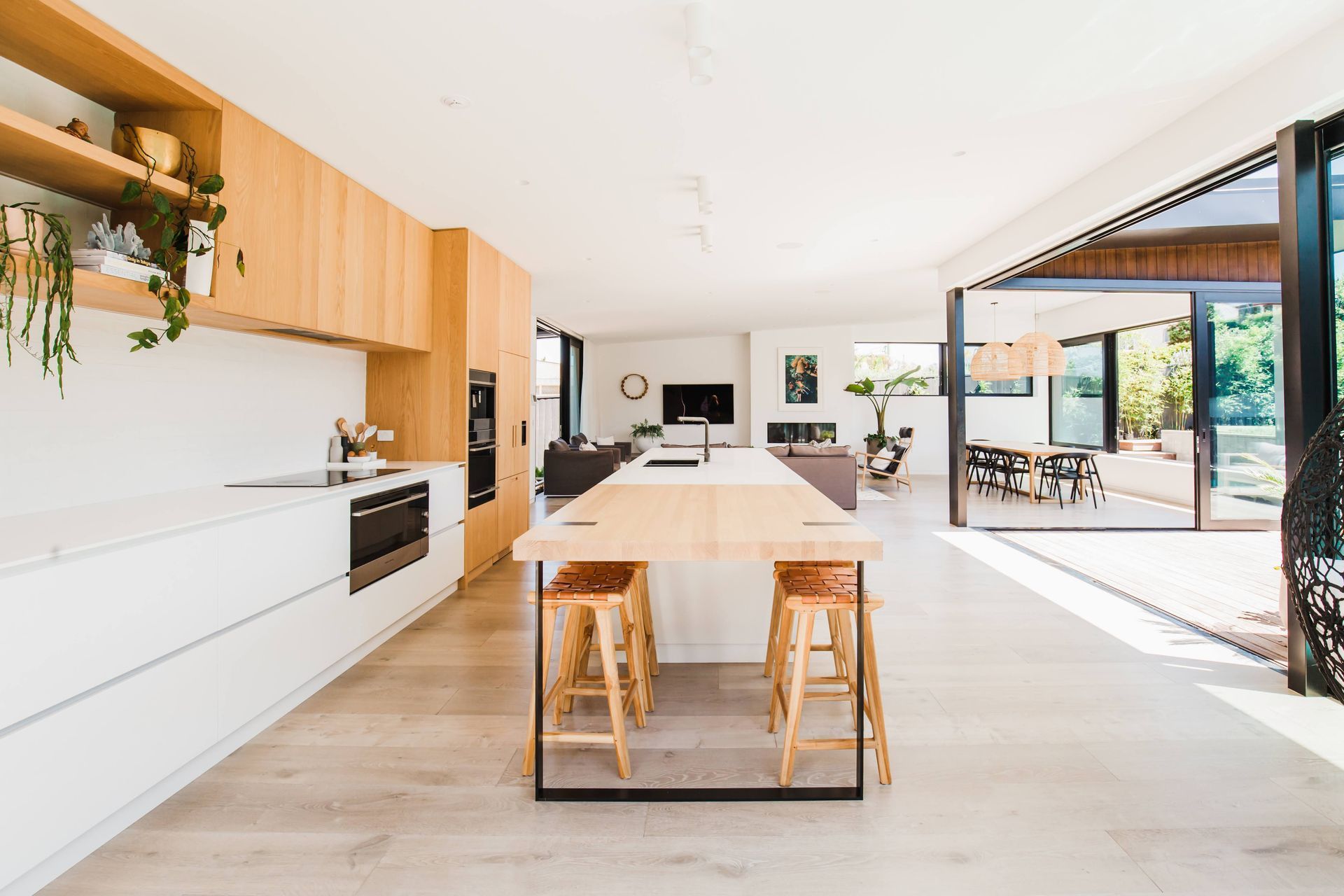 The large marble and oak island bench allows the Patties to gather with their friends and family.