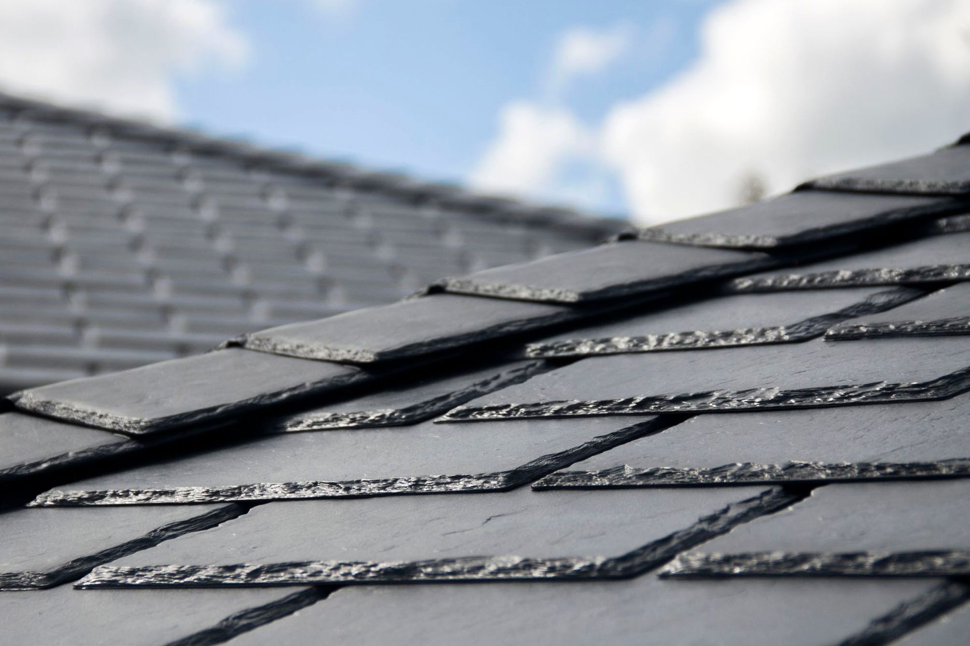 The EcoStar range features 46 different moulds—each with a slightly different profile—which mimic the surface and edge details of natural slate.