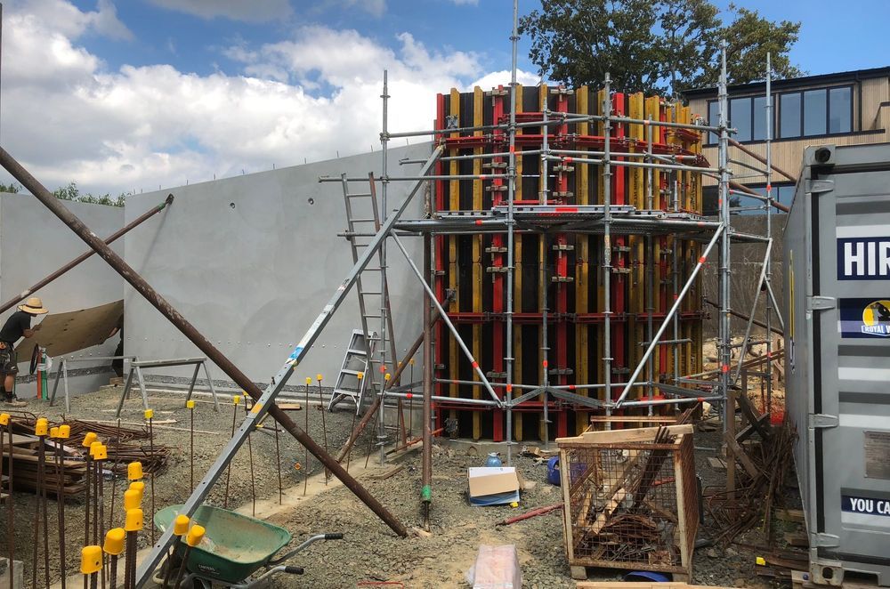 Lin House: how to build an innovative concrete wall with bamboo