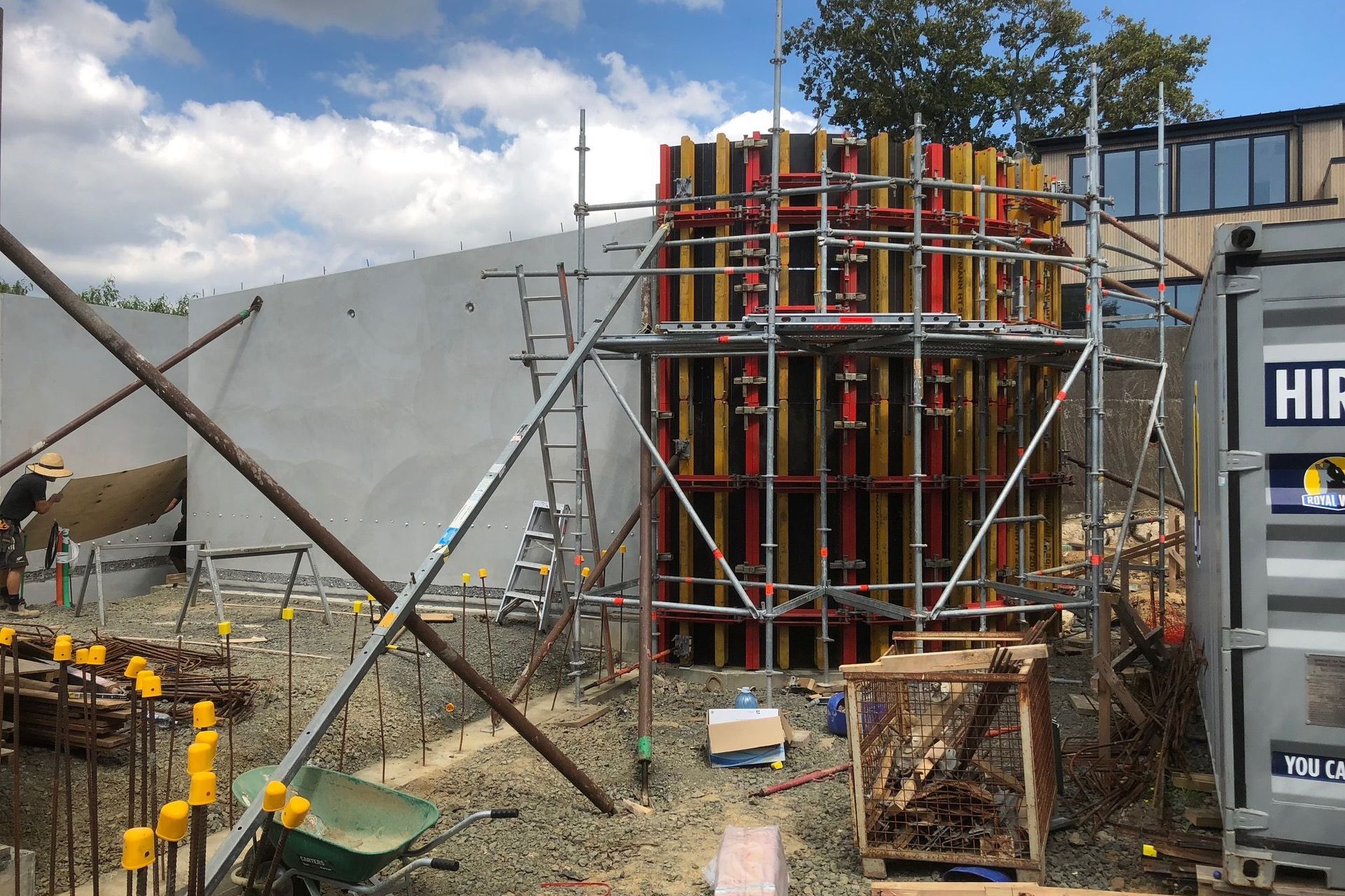 Lin House: how to build an innovative concrete wall with bamboo