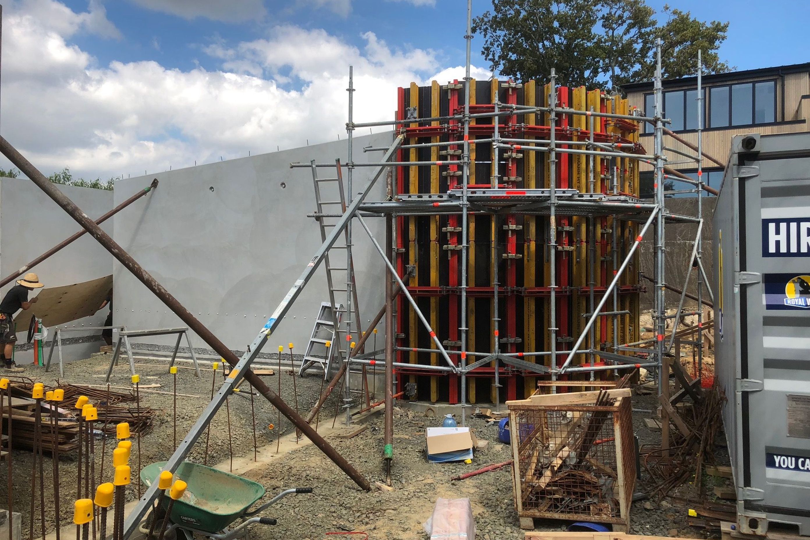 Lin House: how to build an innovative concrete wall with bamboo