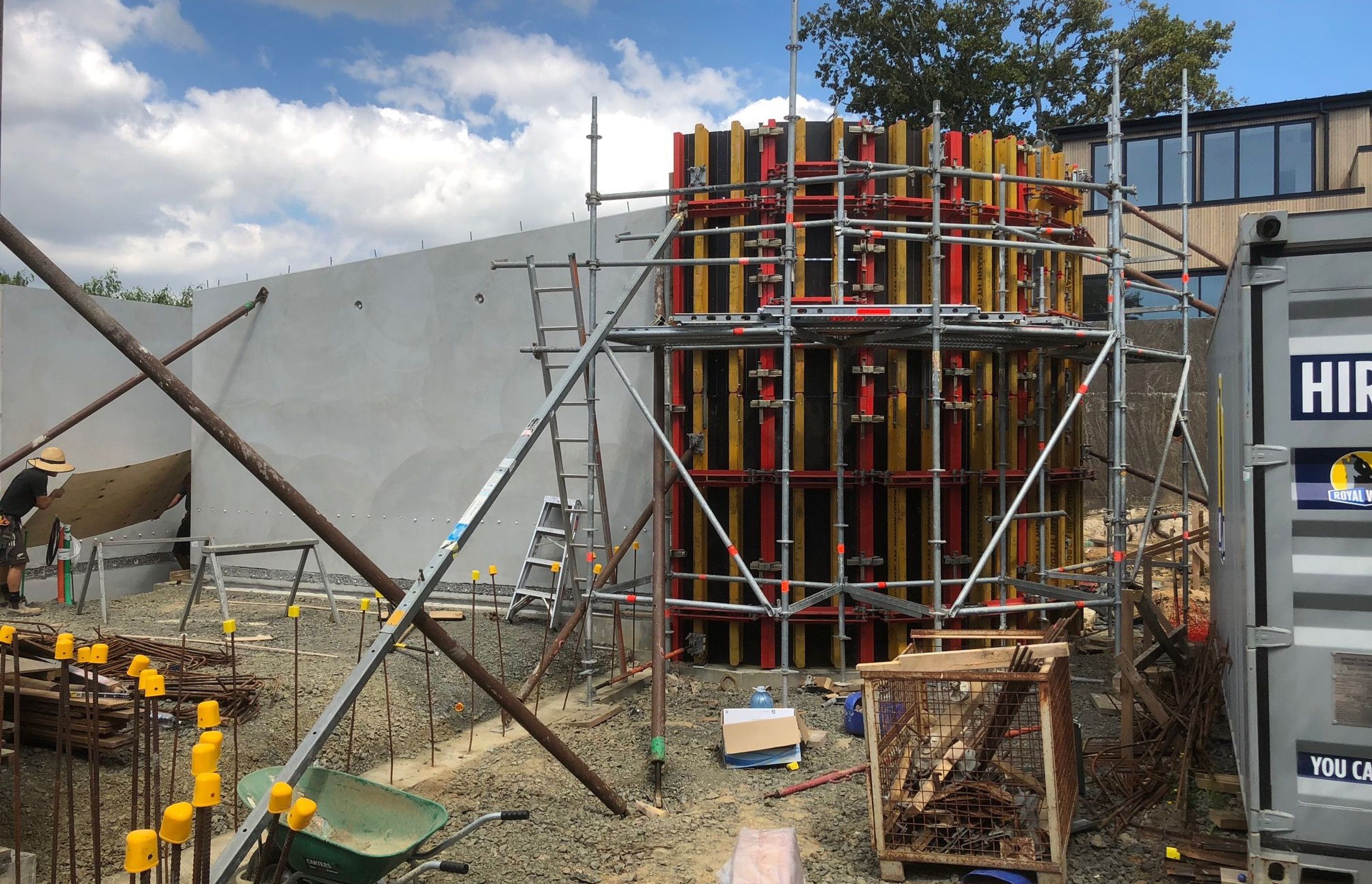 Lin House: how to build an innovative concrete wall with bamboo