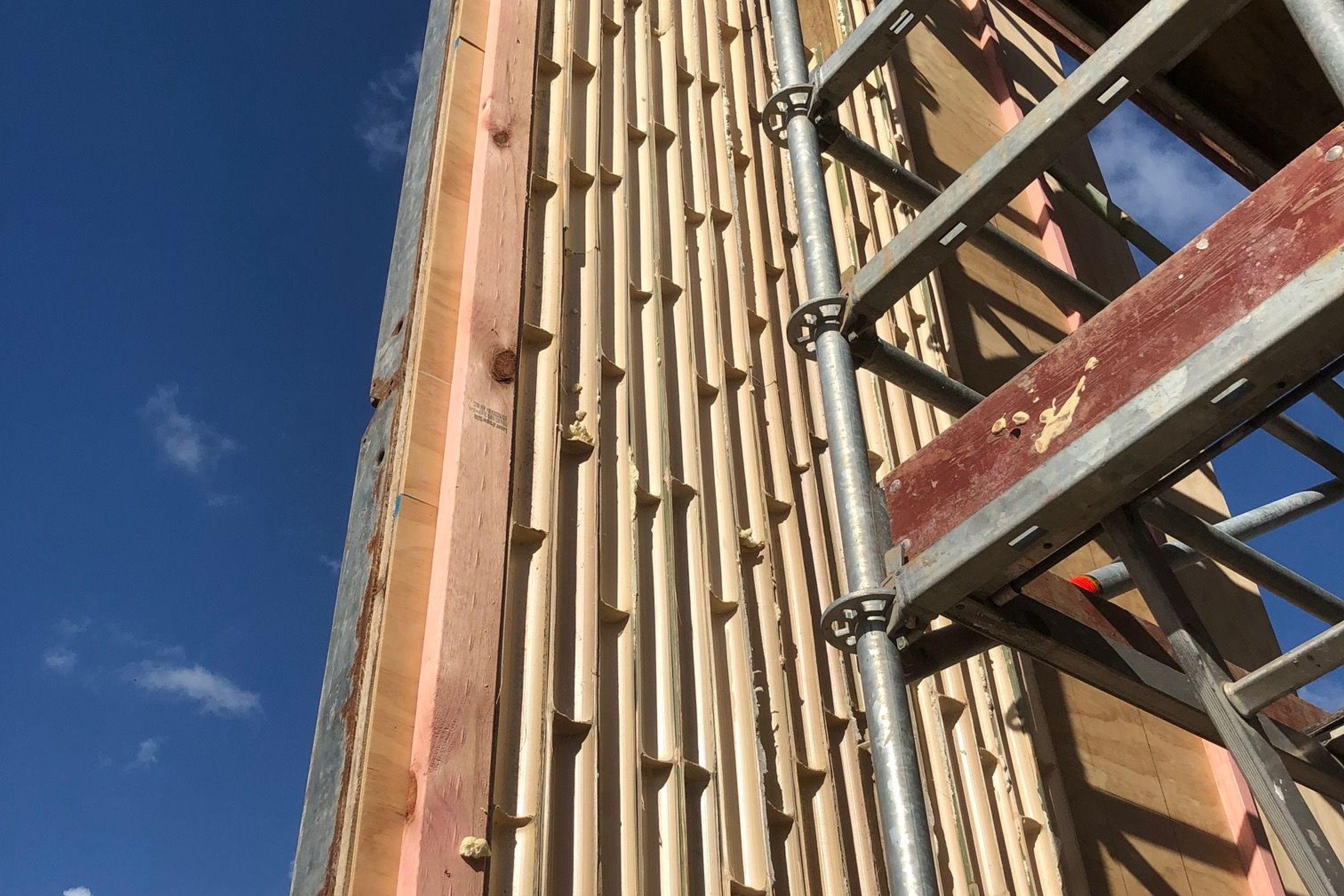 Lin House: how to build an innovative concrete wall with bamboo
