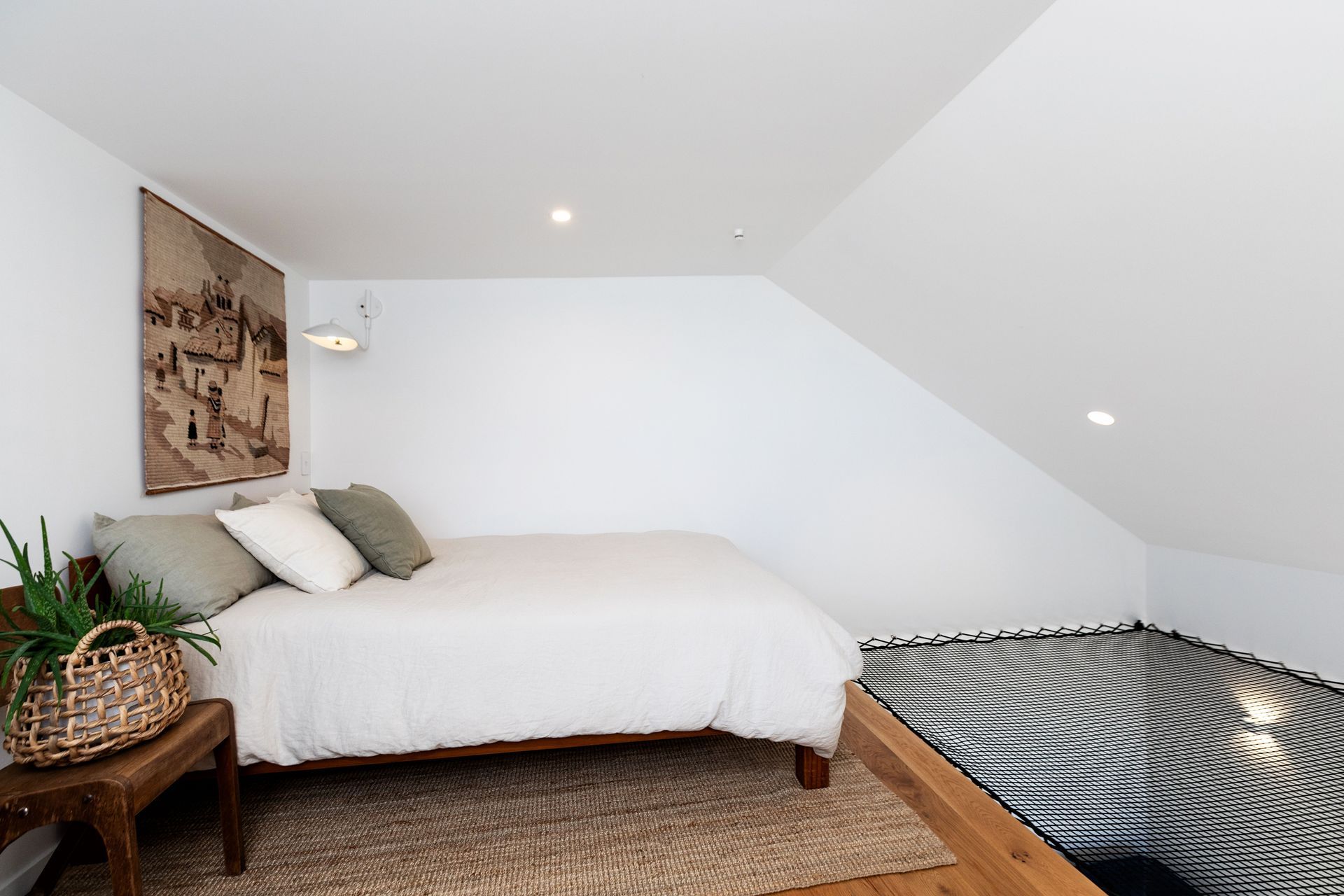 The smaller pod’s mezzanine and extended floor made of structural netting. | Photographer: Sandra Henderson