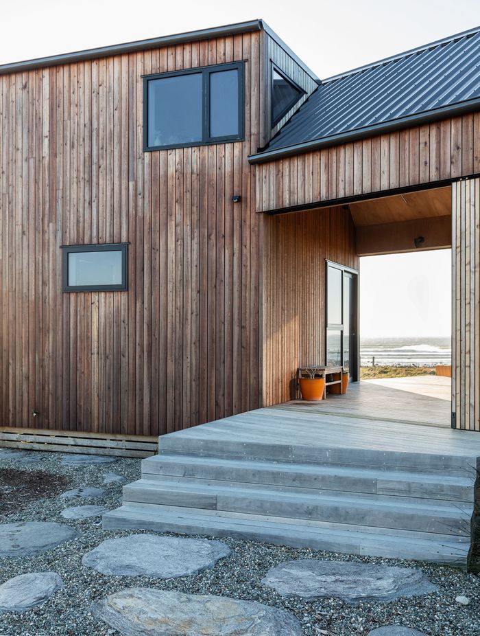 The breezeway connects the two dwellings while capturing the surrounding views. | Photographer: Sandra Henderson