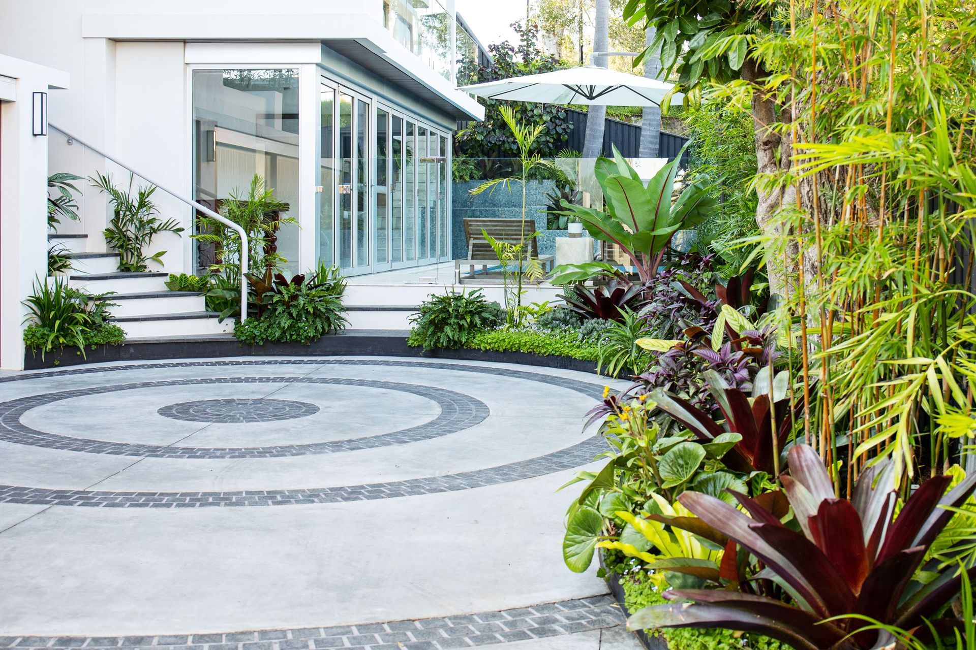 Charcoal Grey Granite Cobblestones | Landsberg Garden Design | Quercus Gardens | Tasman Building