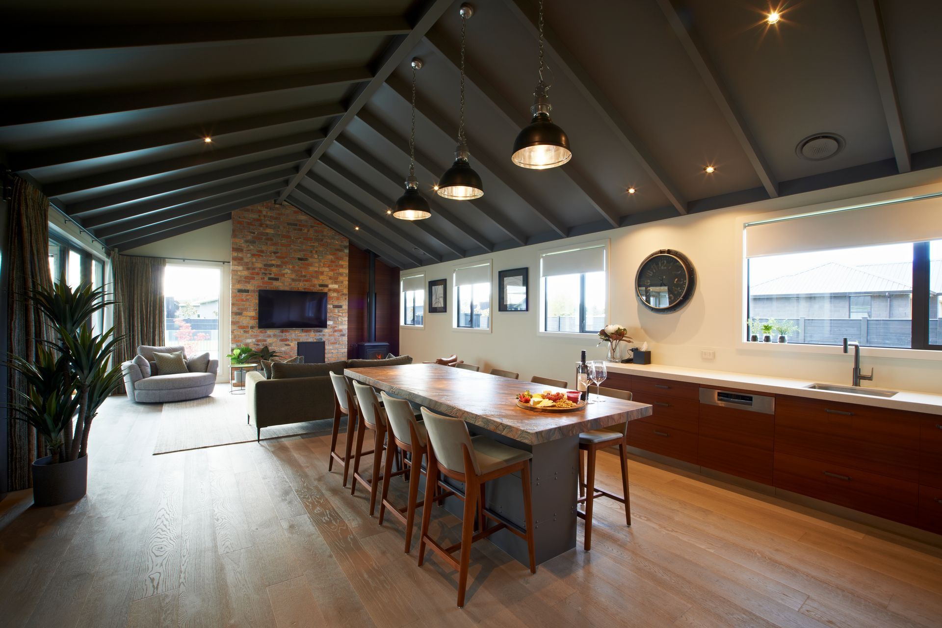 The brief for this Pukekura home asked for a space that the owners could entertain in year round.