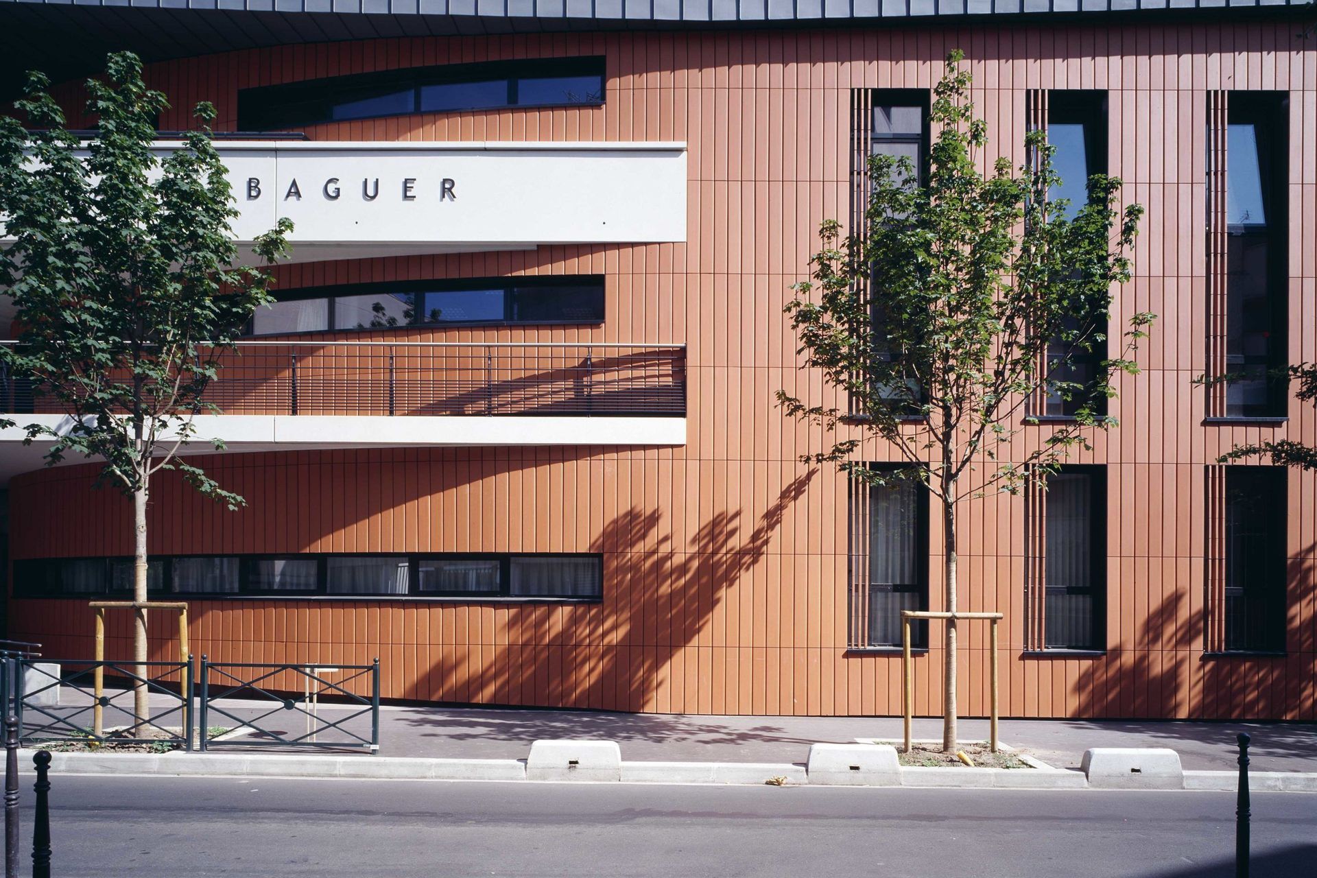 Terracotta cladding that commands your attention, a choice that is fast-becoming a modern trend.