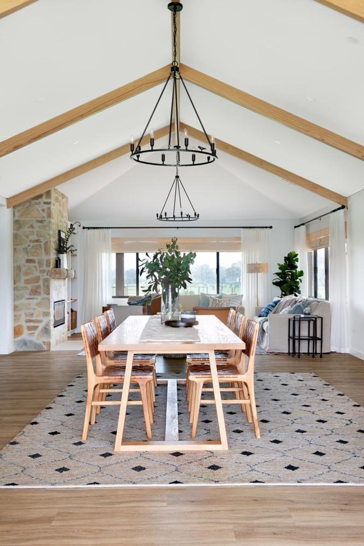 Modern Farmhouse by Linda Woods Design | Lighting by ALTI Lighting