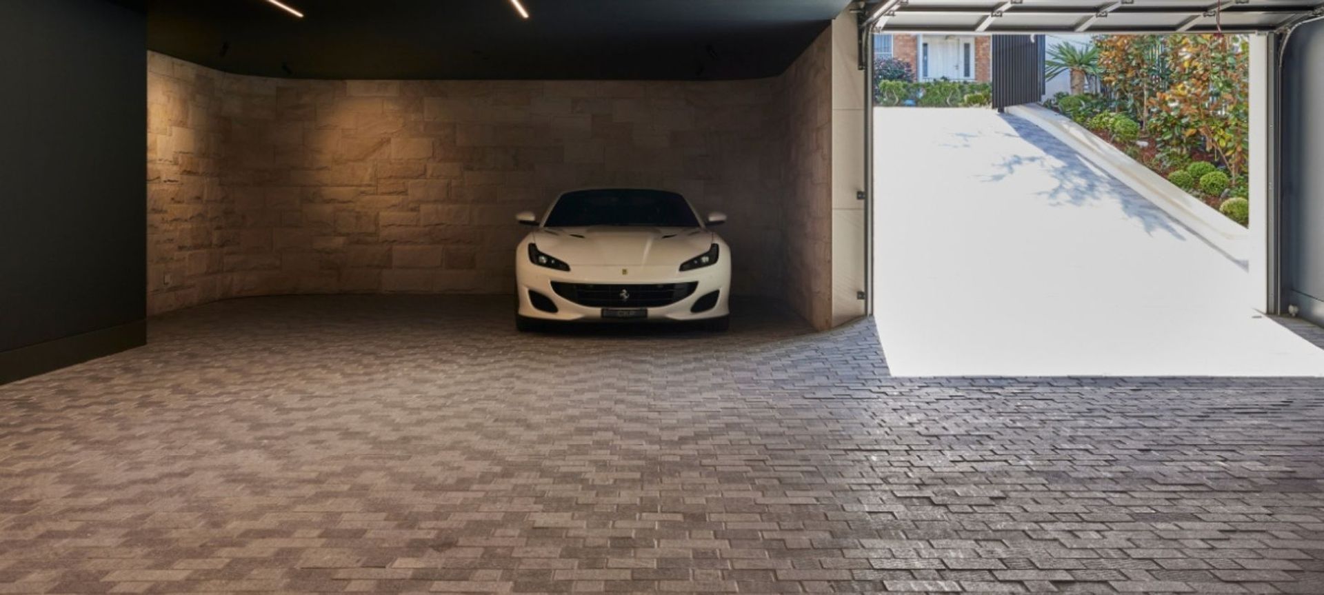 Two Tone Porphyry Cobblestones | EB Interiors | Ben Richardson Building | Pablo Veiga Photography