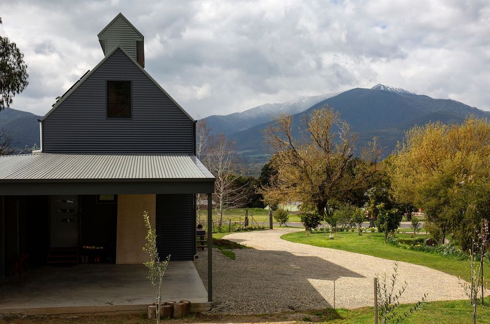 The Kiln House offers stunning view of the surrounding mountains. Photographer: Charlie Brown.