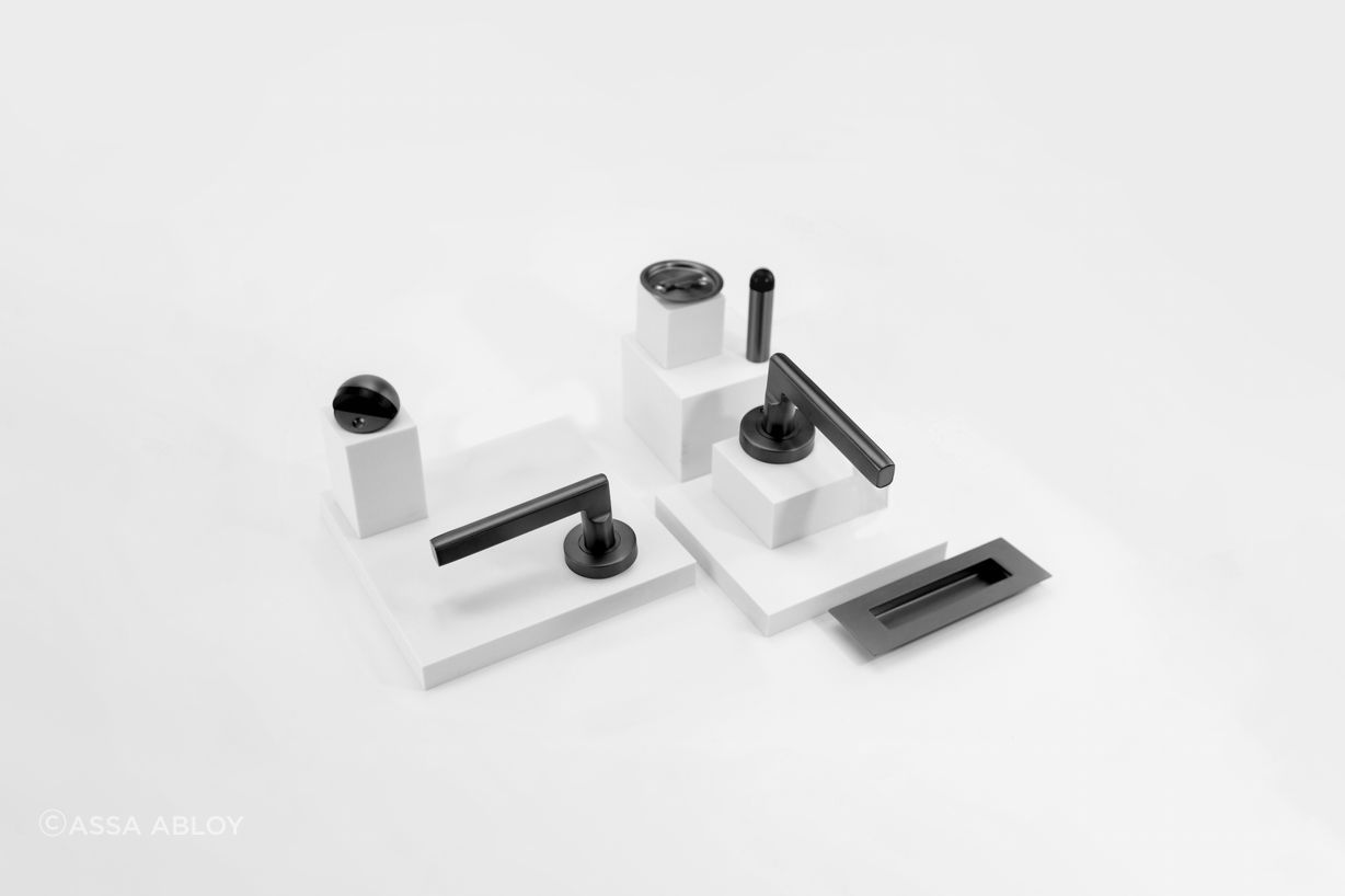 L3-Matt-Black-300ppi-no-hingeno-bolt-copy.jpg
