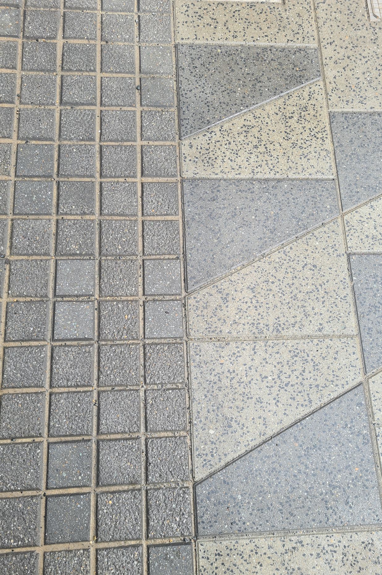 The lighter pavers used gold colour stone derived from Dunedin’s surrounding hills, and the light and medium pavers incorporate black stone from Dunedin’s Blackhead Beach.