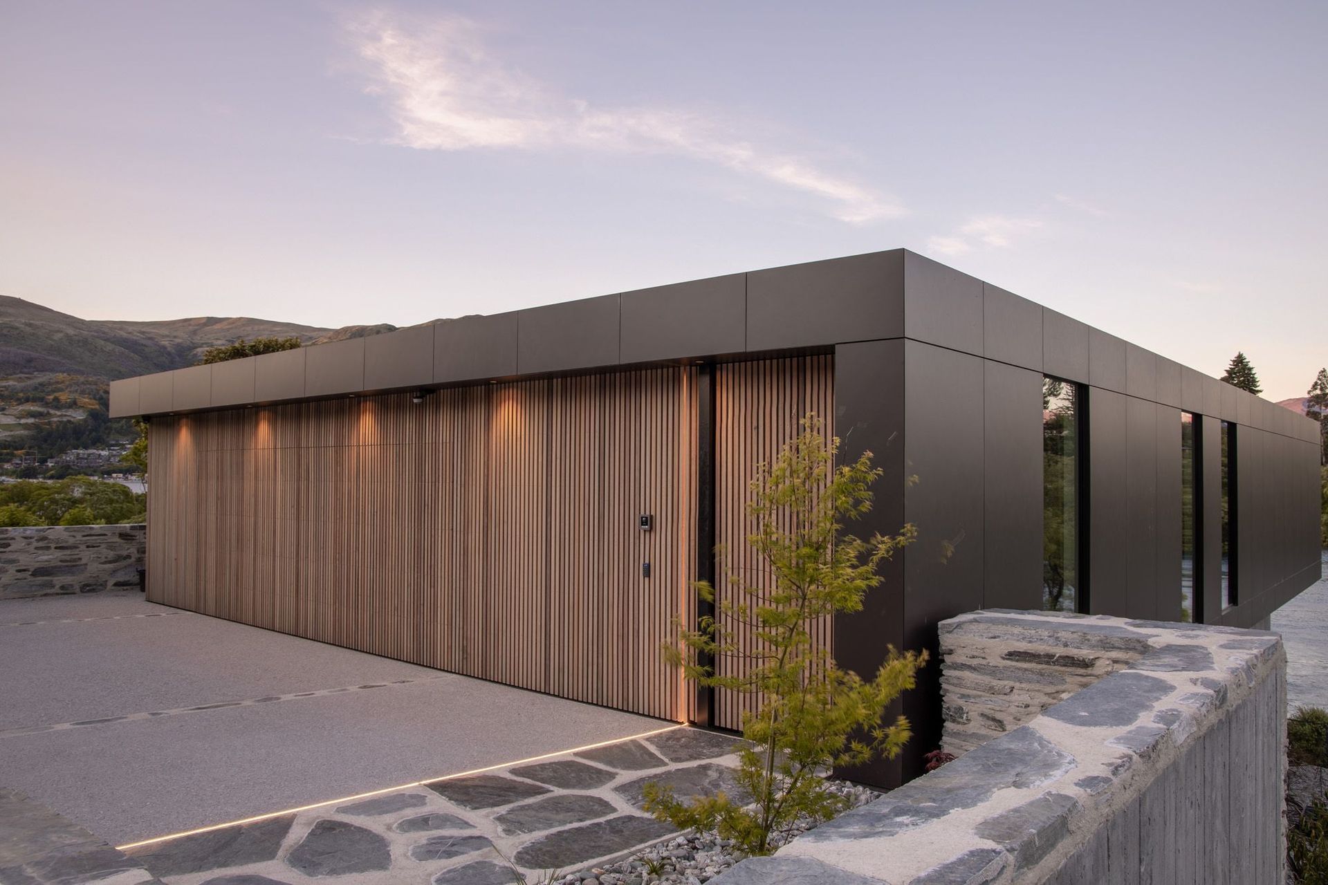 A stylish example of a concealed door in cedar in this exquisite lakeside property in Queenstown - Photography: Alister Brown