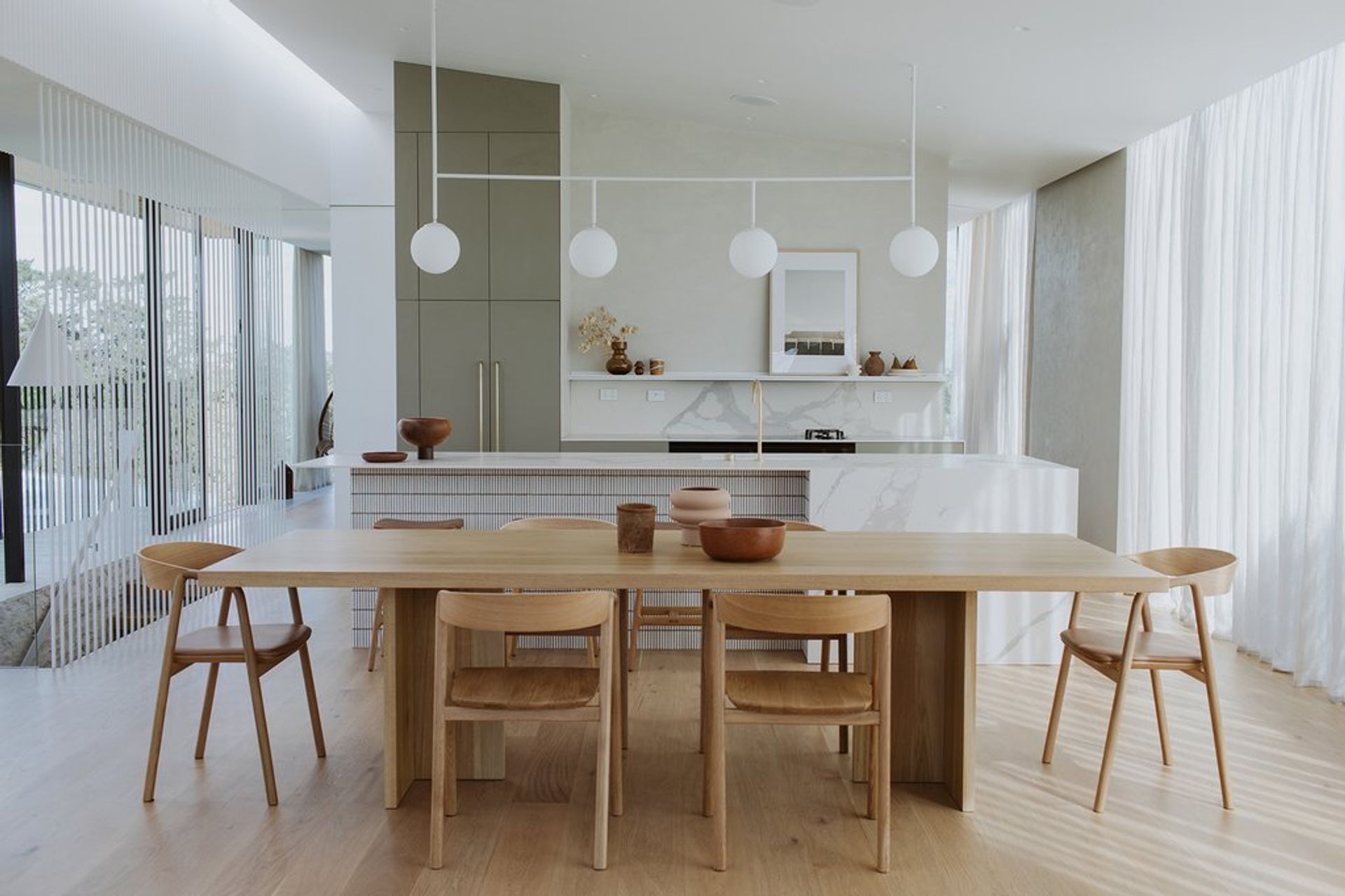 Light and Dark Kitchen Design