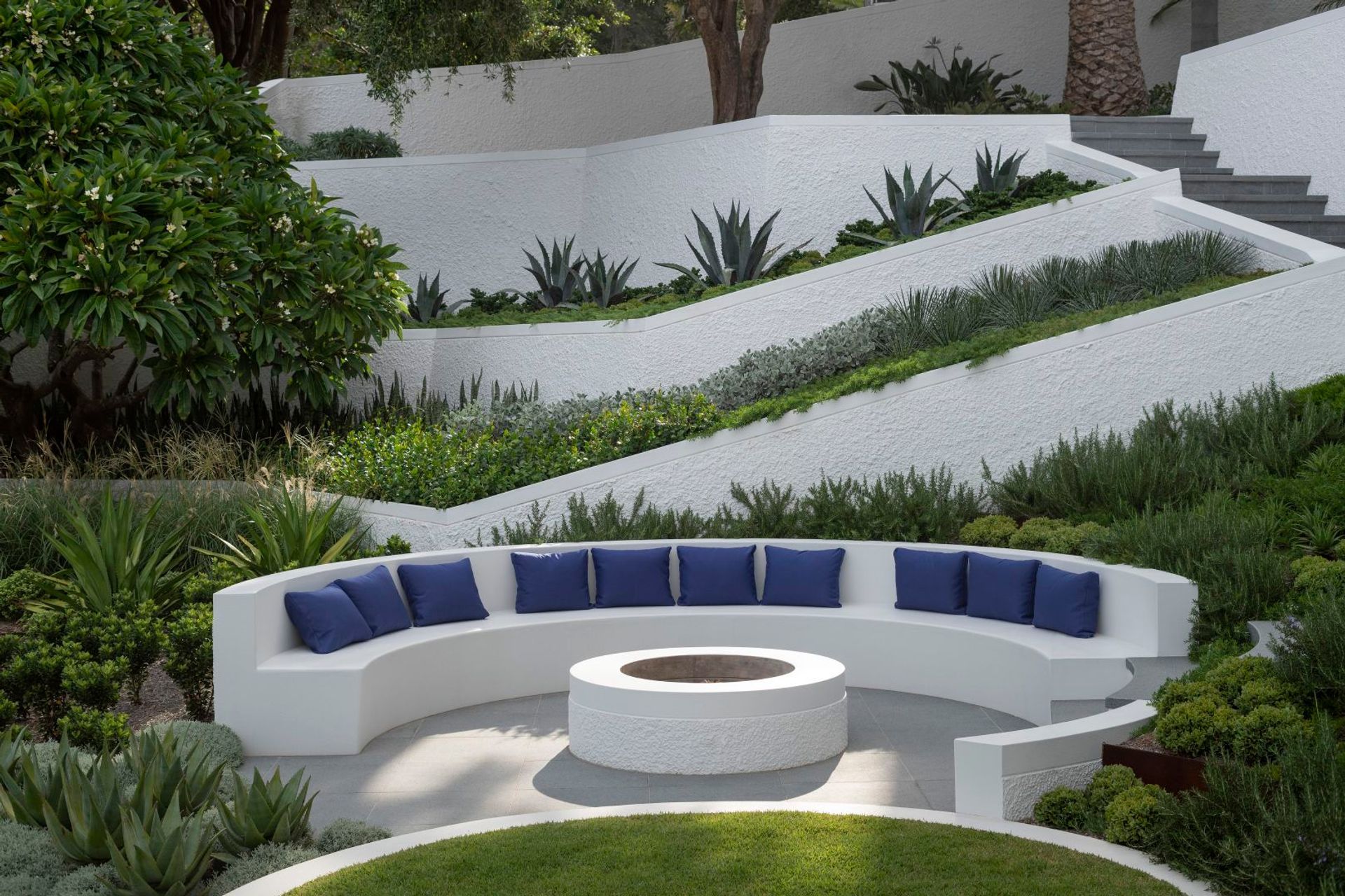 Silhouette Granite | Secret Gardens | Brendan Wong