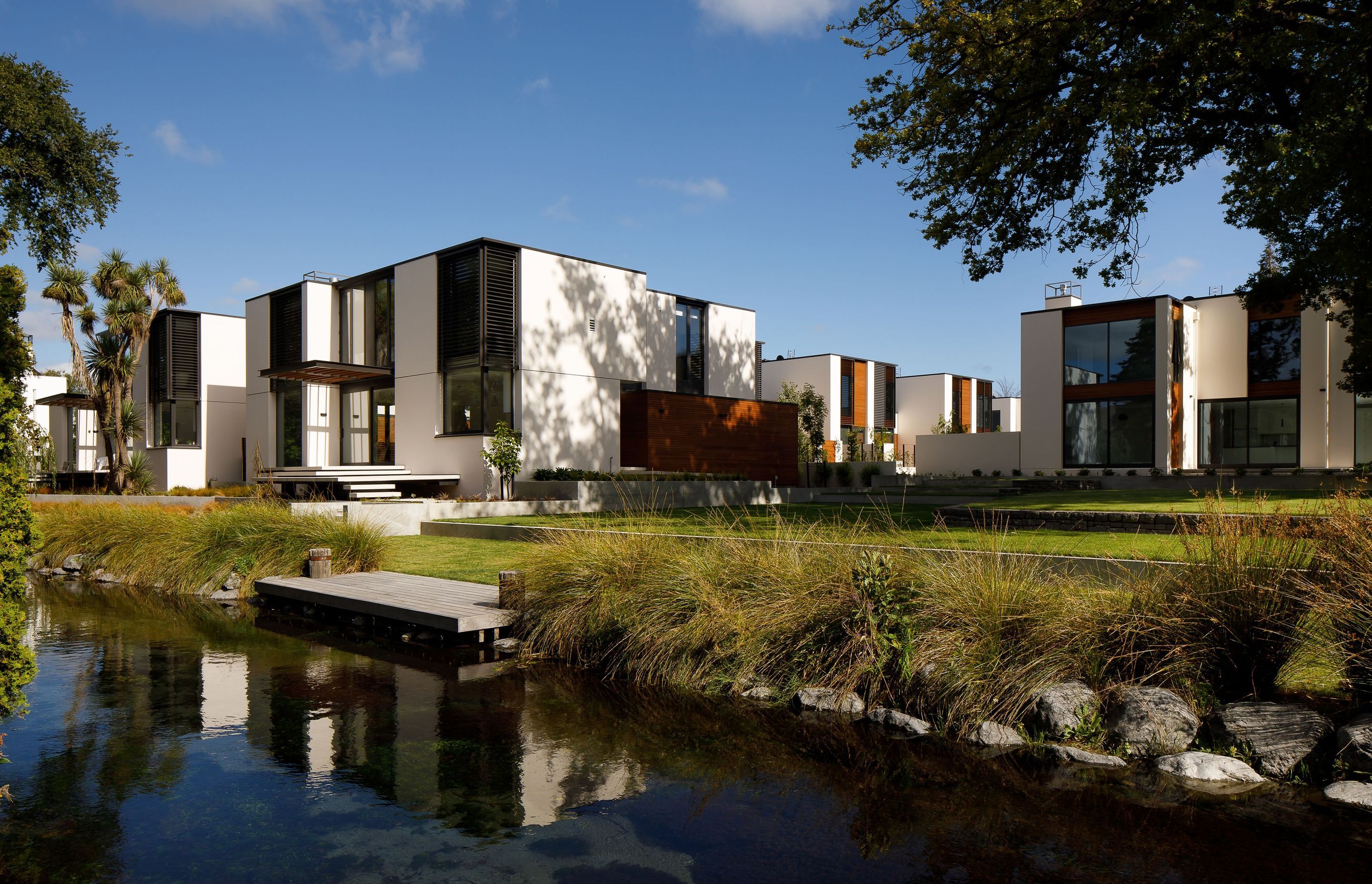 A community-minded housing development in Christchurch, Lintrathen Gardens by Sheppard & Rout Architects hosts ten townhouses connected to a shared riverside green of the Avon River. Photograph by Jason Mann.