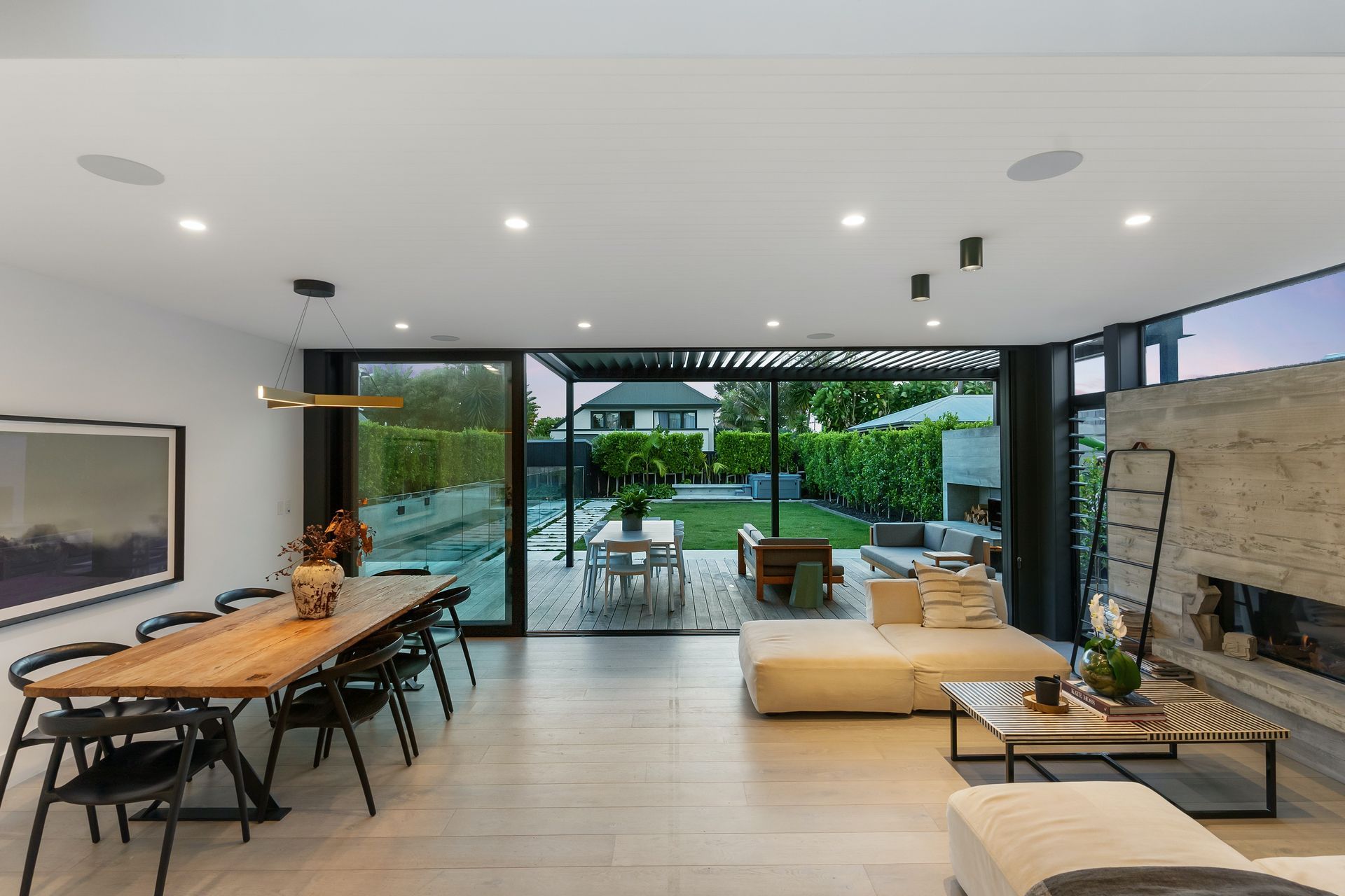 Blades run at right angles to the house in this single bay configuration