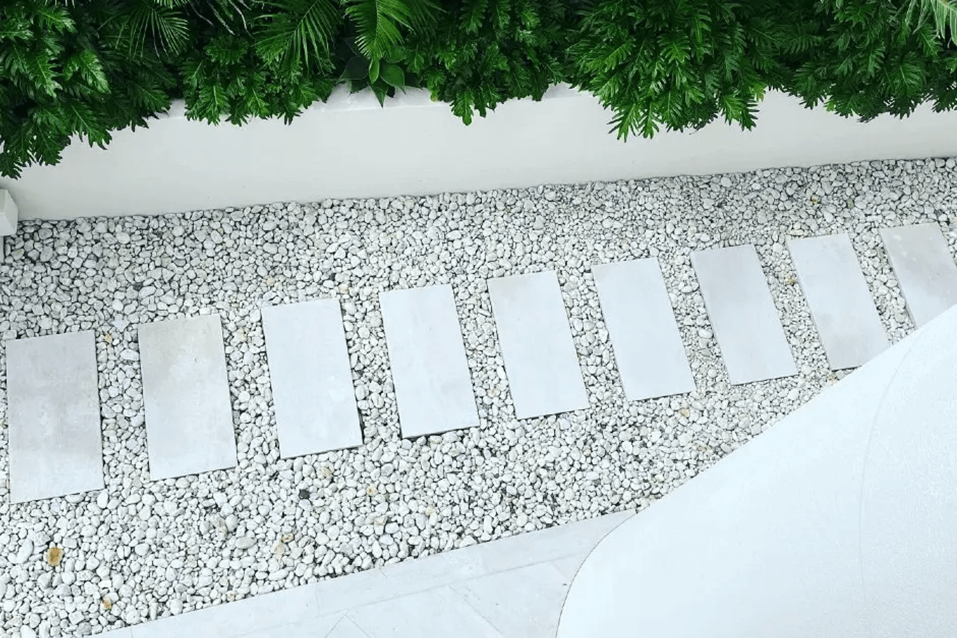 Luna Chiaro Alfresco | RNB Property Group | Maxine Scalabrino-Fine Architect | Green Coast Landscapes