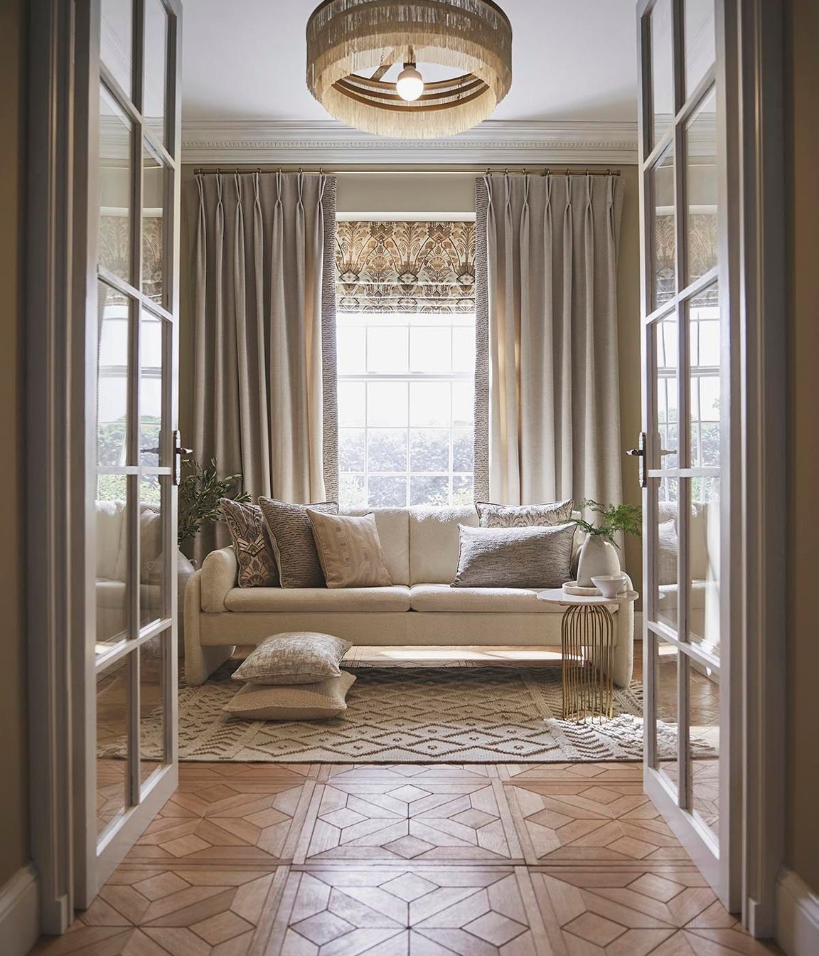 From the Luxoria collection by ILIV, the Roman Blind in Cabaret, perfectly complements the neutral colour palette and adds a touch of regality.