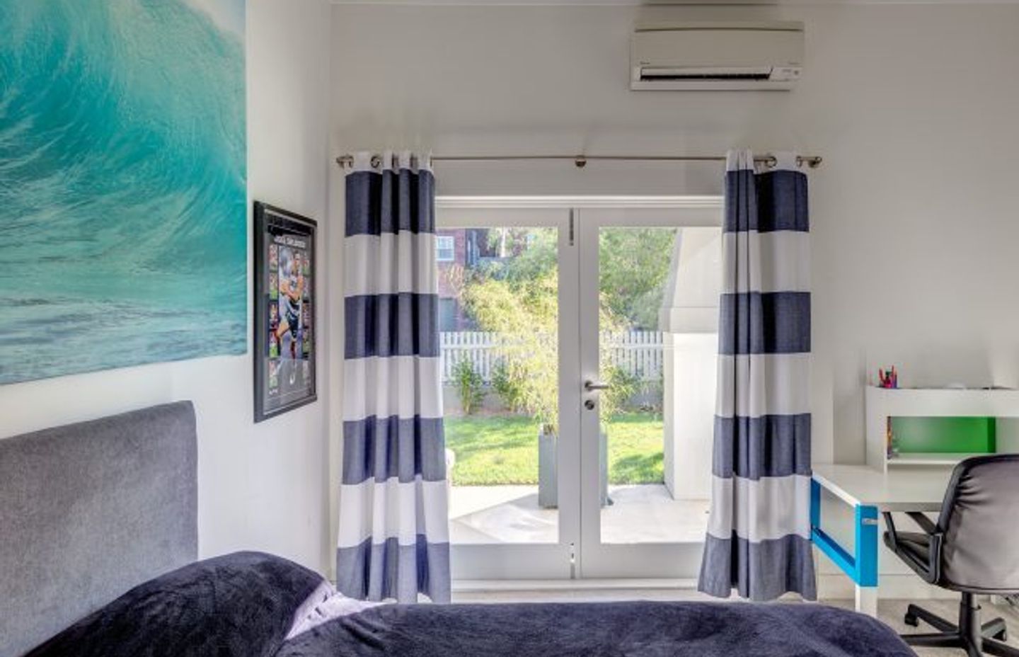 colour: blue &amp; green