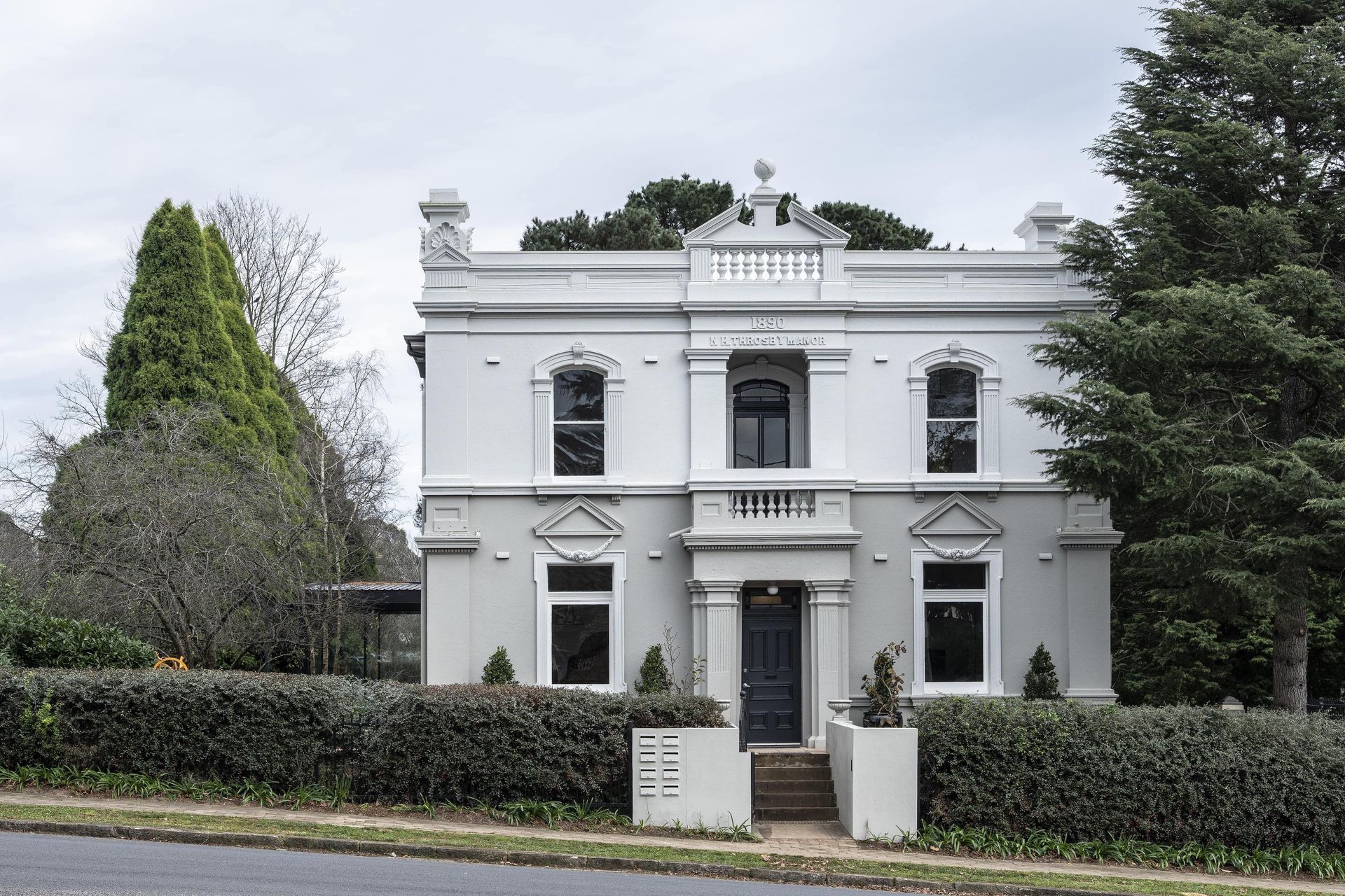 Moss Manor's facade today.