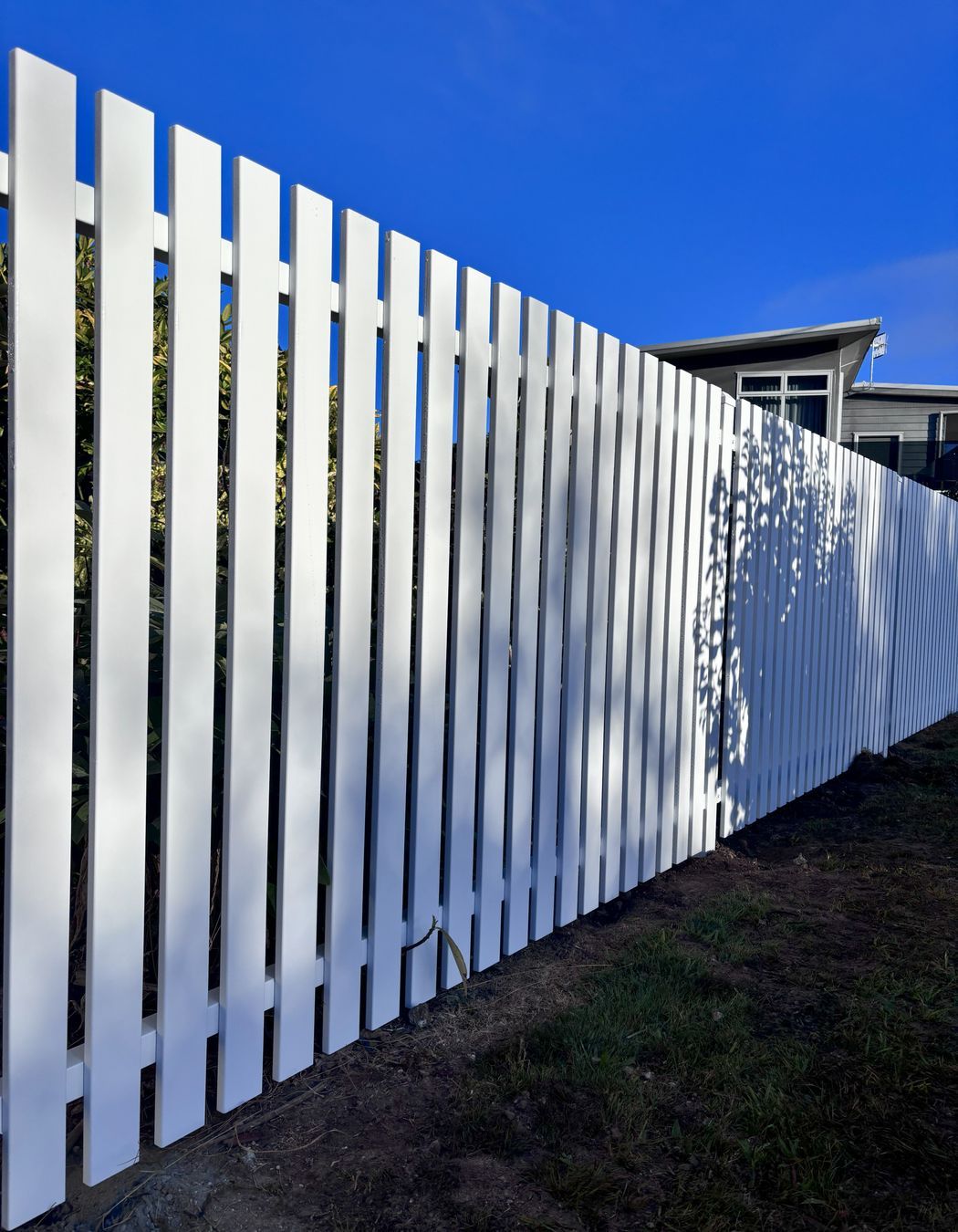 Mako-Solutions-Mako-White-Picket-Aluminium-Fence-.jpg
