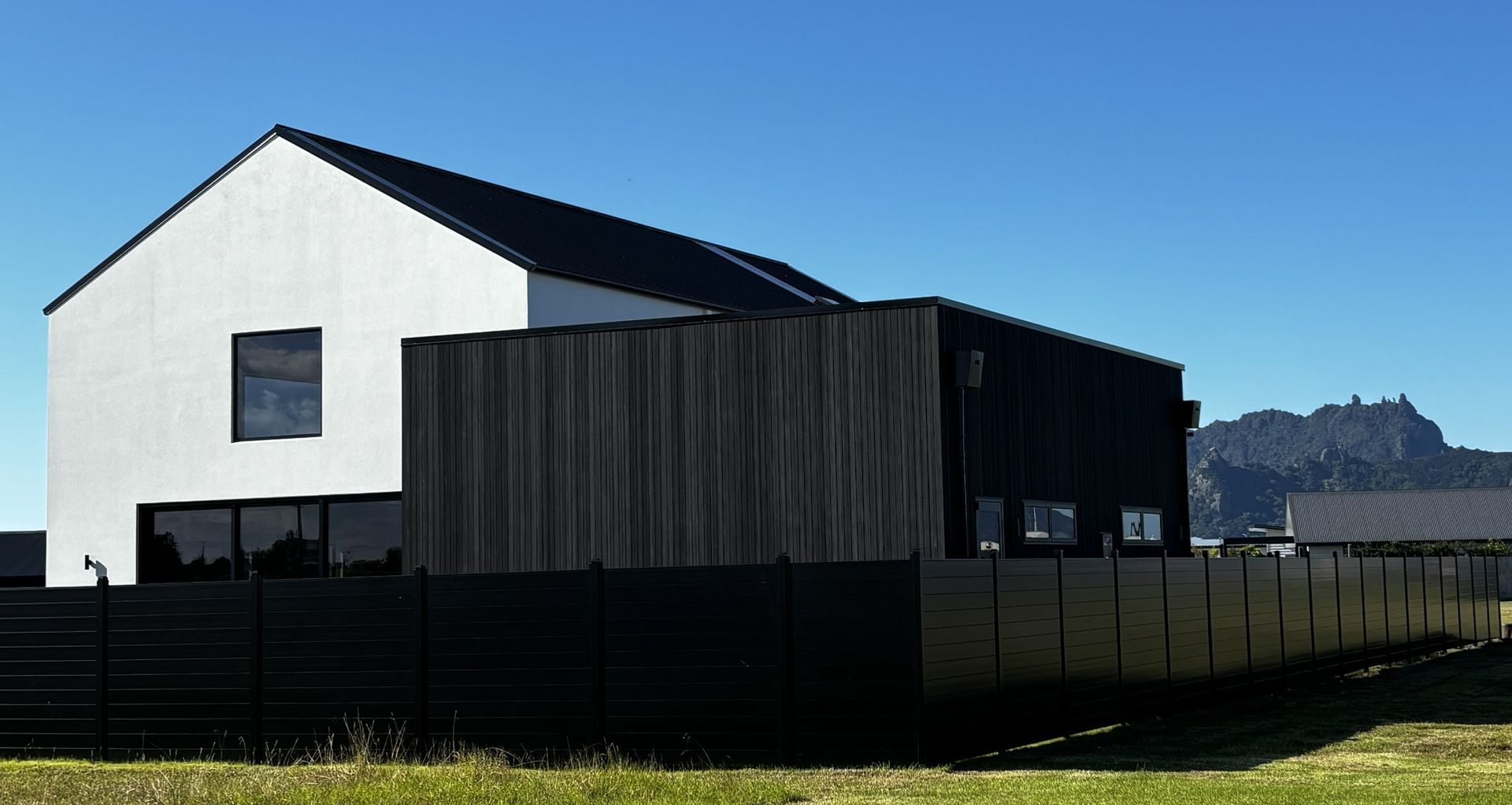 Mako Solutions Horizontal Solid Slat full boundary fencing, Northland
