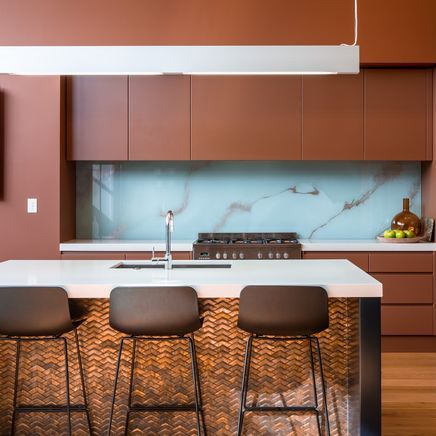 Expert tips for choosing the perfect glass splashback