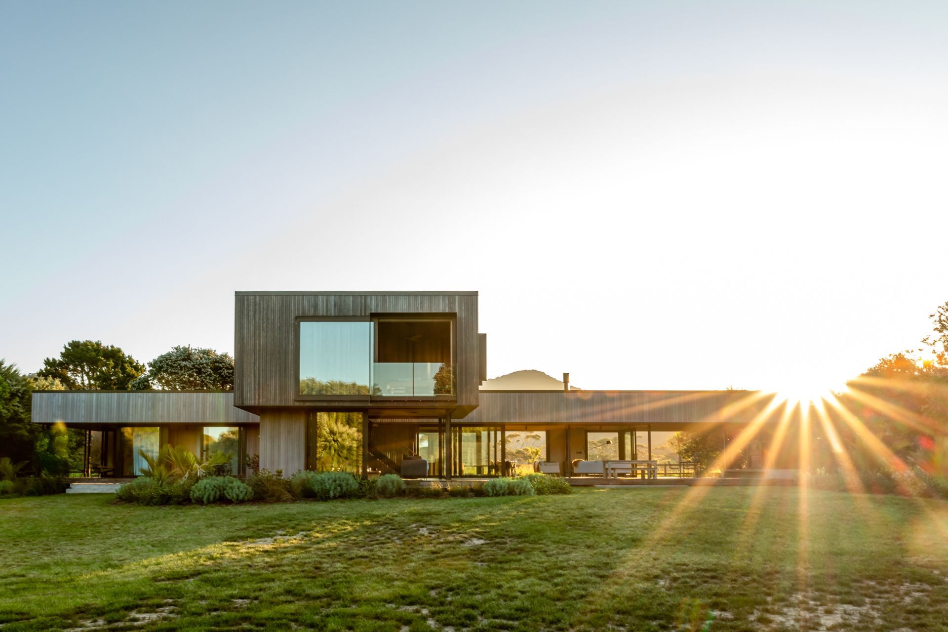 The configuration of horizontal and vertical forms offers an architectural manifestation of Medlands Beach. Image credit: Carol Comer