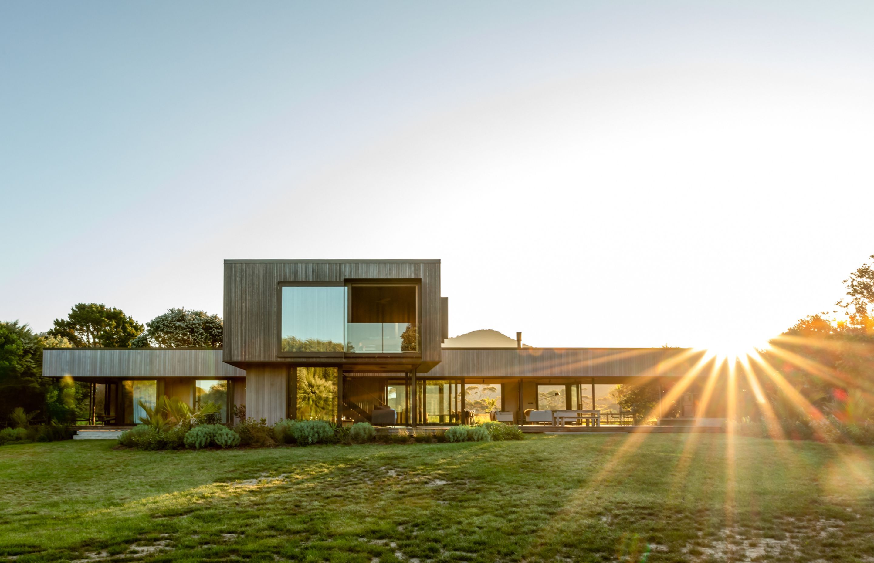 The configuration of horizontal and vertical forms offers an architectural manifestation of Medlands Beach. Image credit: Carol Comer