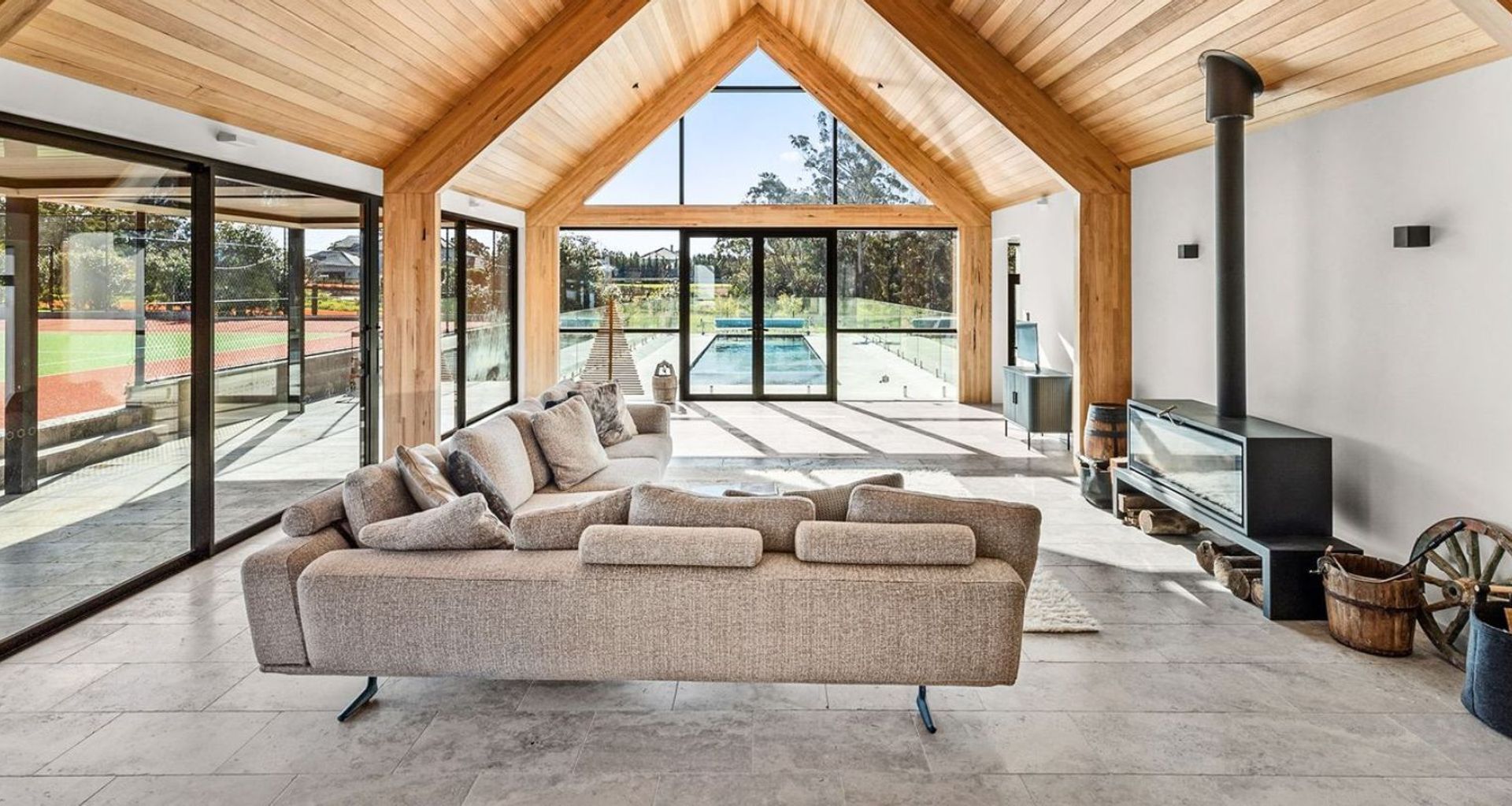 Mallinger Constructions | Pool by Crystal Pools | Silver Ash Premium Travertine Tumbled