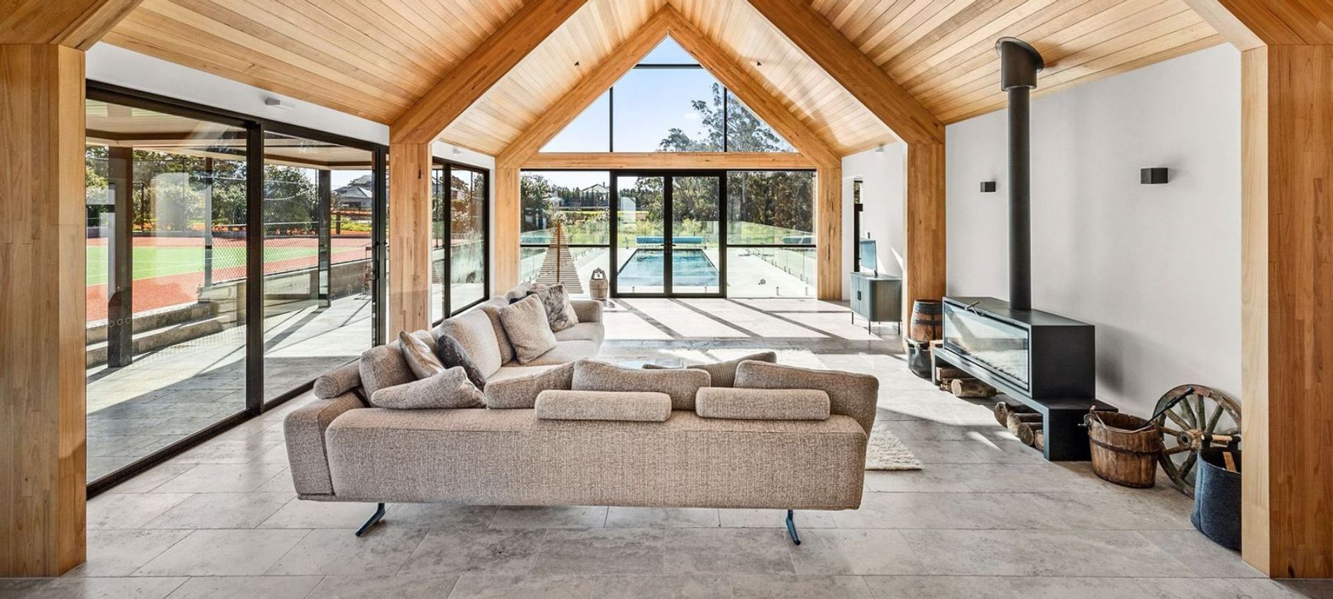 Mallinger Constructions | Pool by Crystal Pools | Silver Ash Premium Travertine Tumbled